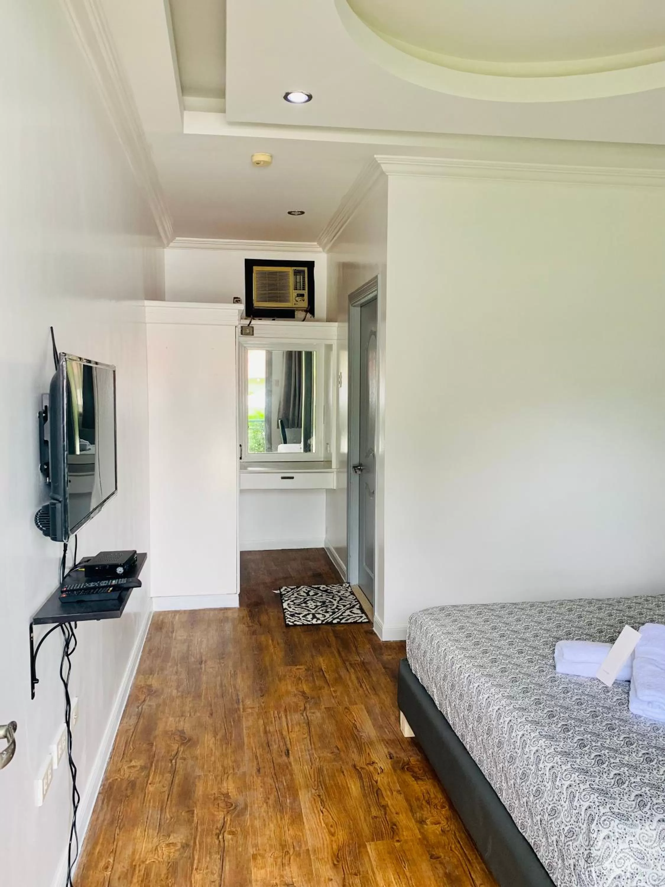 TV and multimedia, Bed in 3 Peaks Resort & Boutique Hotel