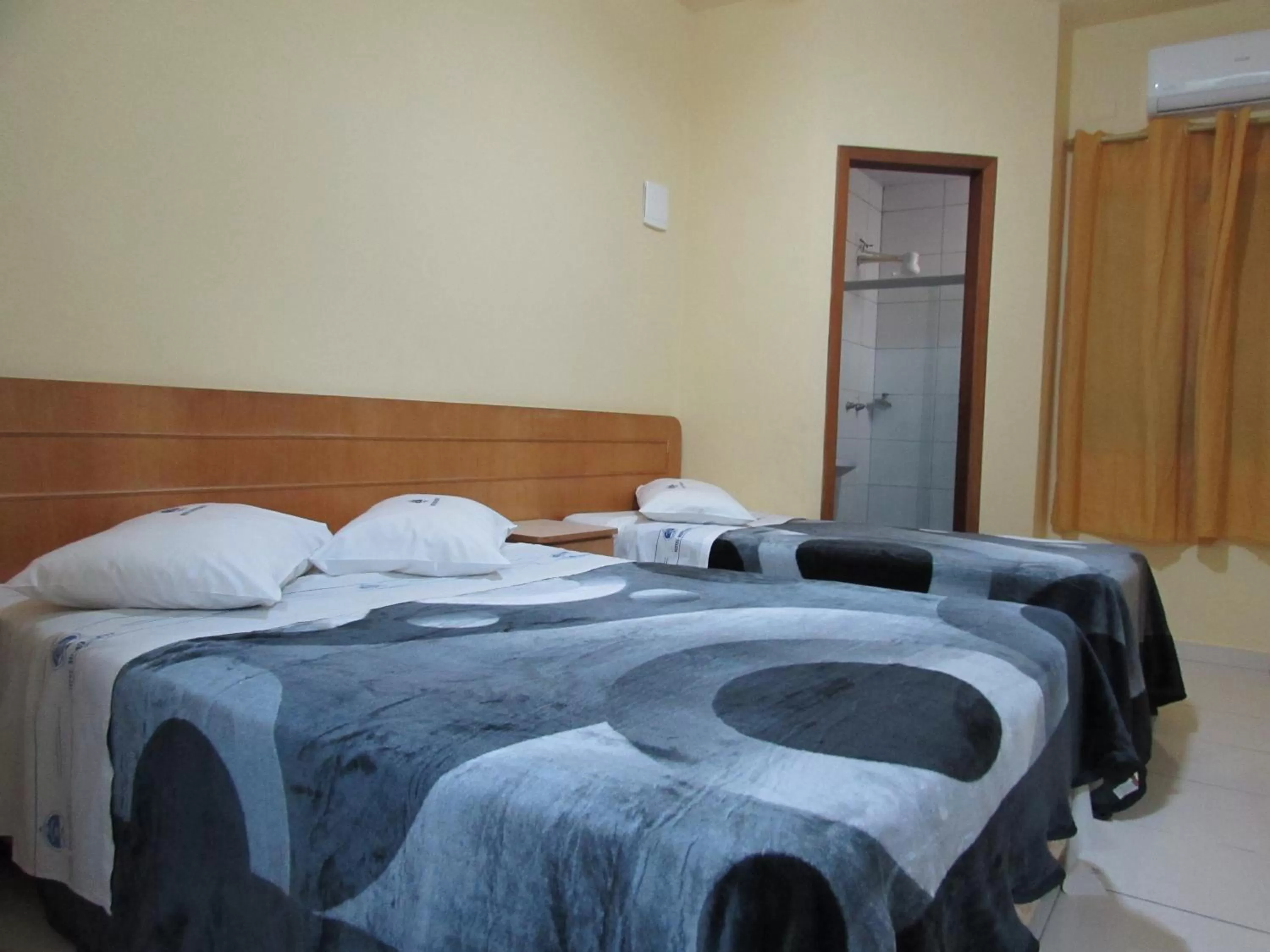 Bed in Hotel Monteneve a 2 minutos do Bom Retiro, a 8 minutos da 25 de Março a 100 metros da estação de trem para Aeroporto Internacional de Guarulhos