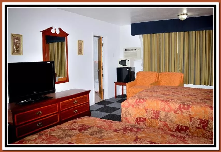 TV and multimedia, Bed in The Cardinal Inn