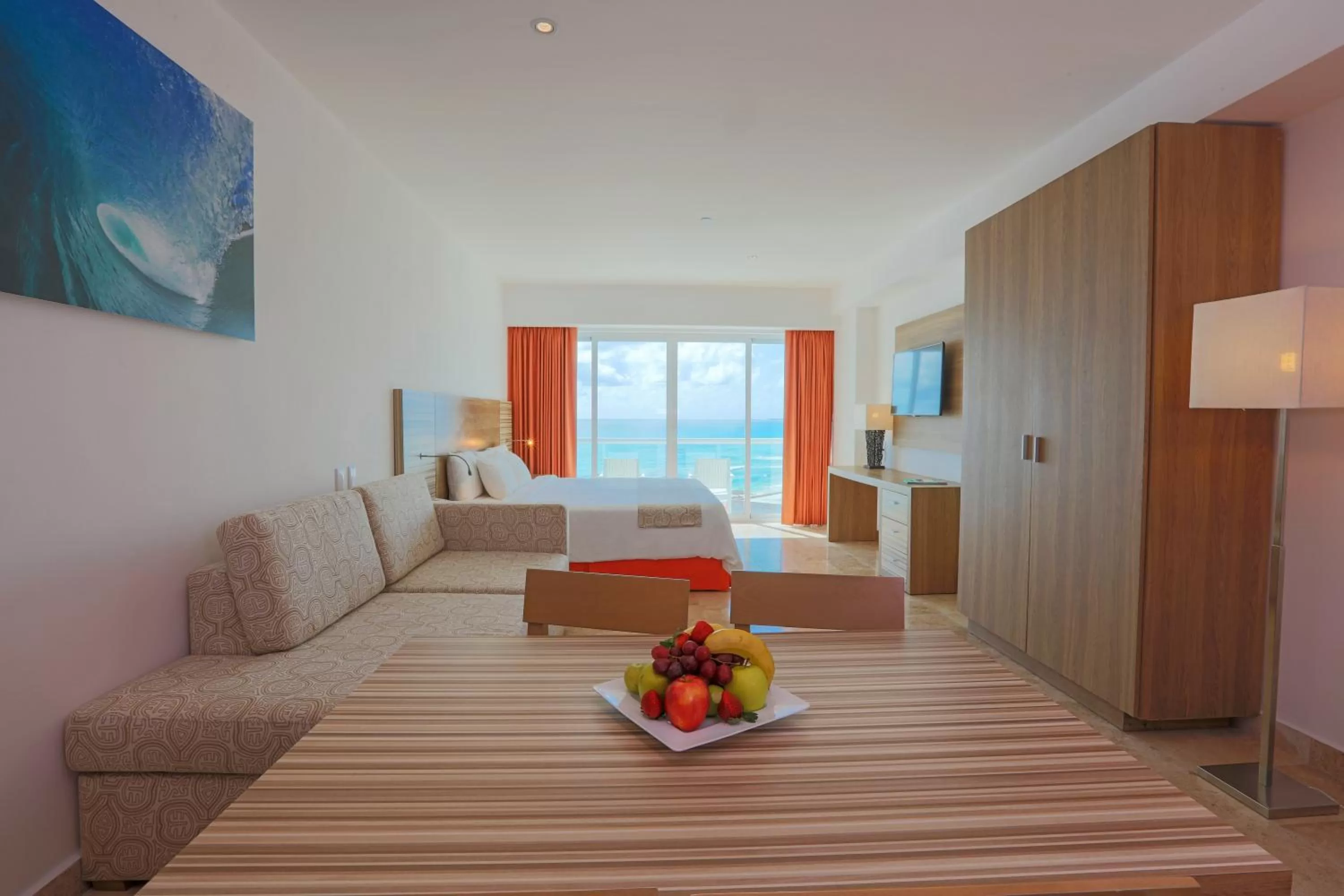 Photo of the whole room, Bed in Krystal Cancun