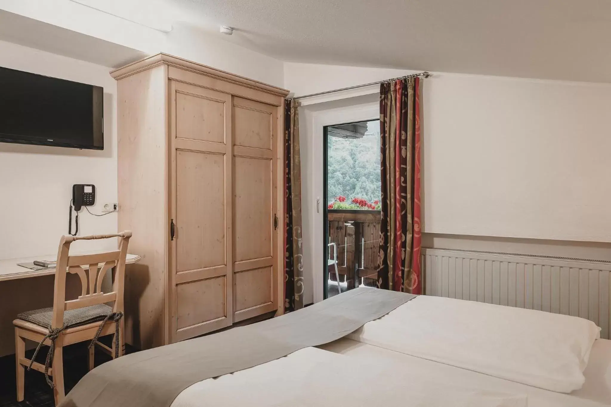 Family Room with Balcony in Hotel & Appartements Tiroler Buam Family Room with Balcony in Hotel & Appartements Tiroler Buam