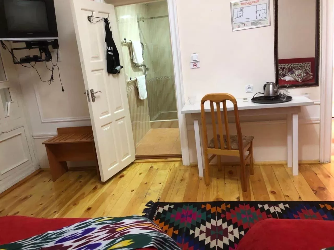 Photo of the whole room in Guest House Marokand