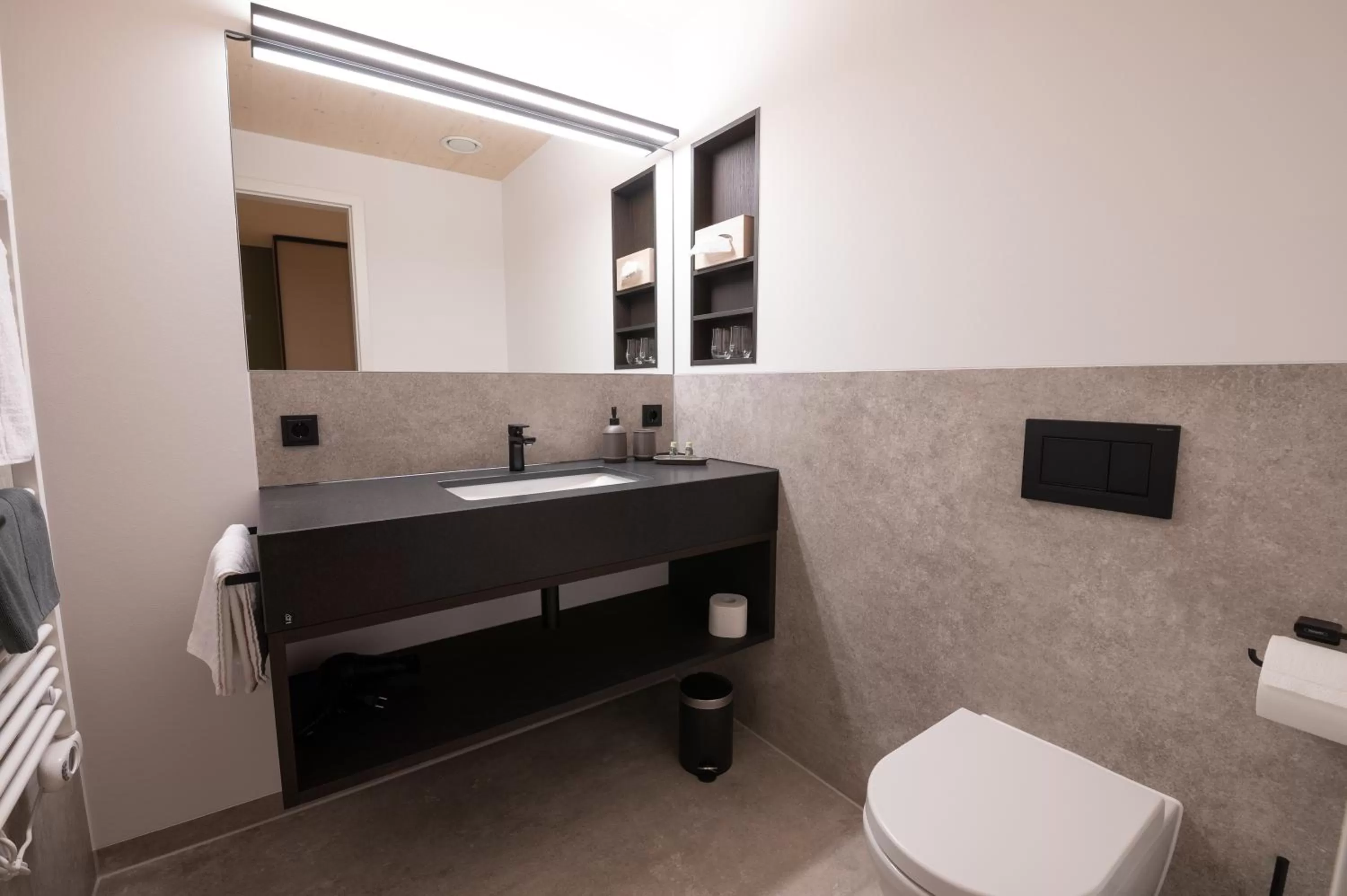 Bathroom in LANDHOTEL ALTE ZOLLSTATION- Historical Building