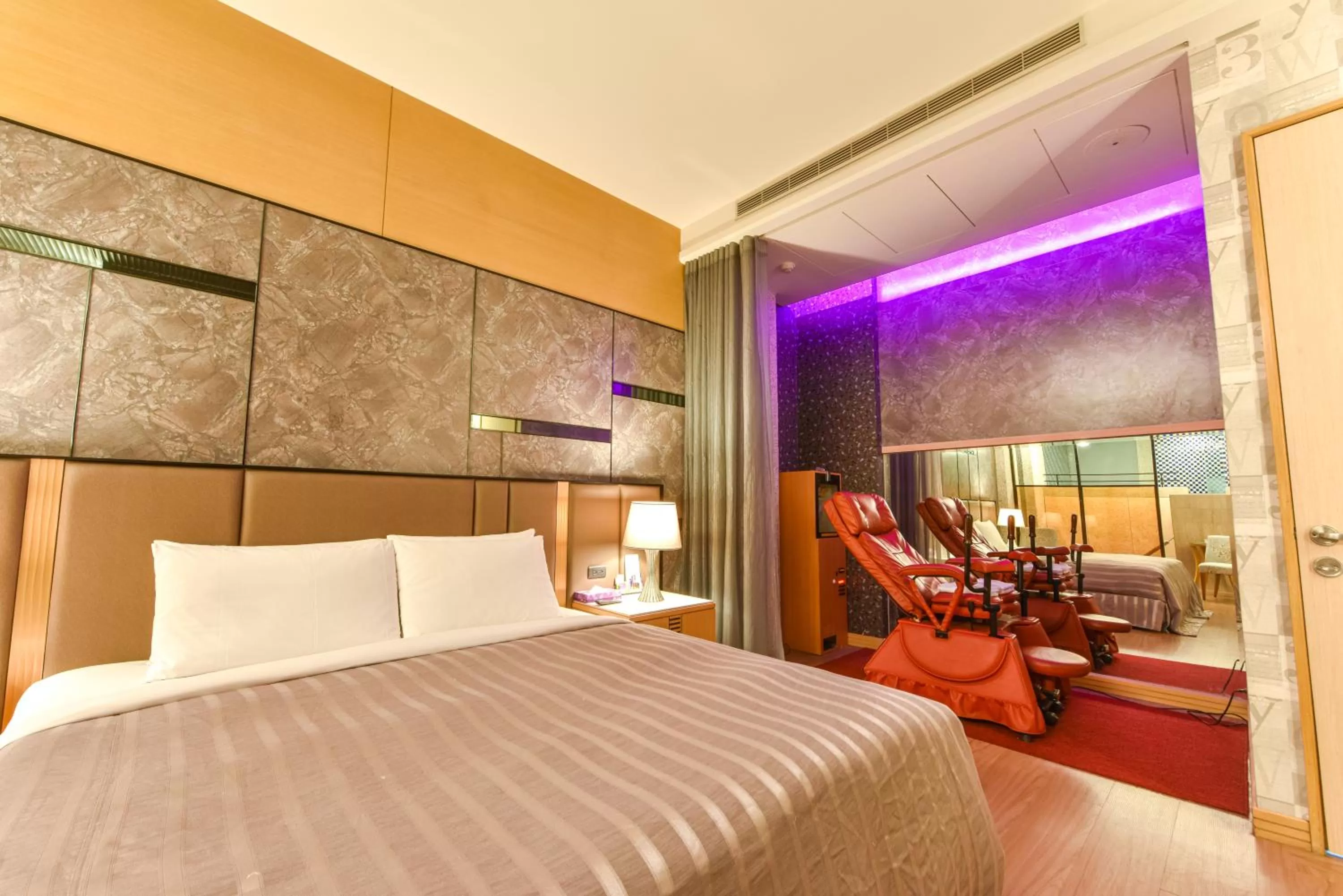 Bed in Purple Garden Motel