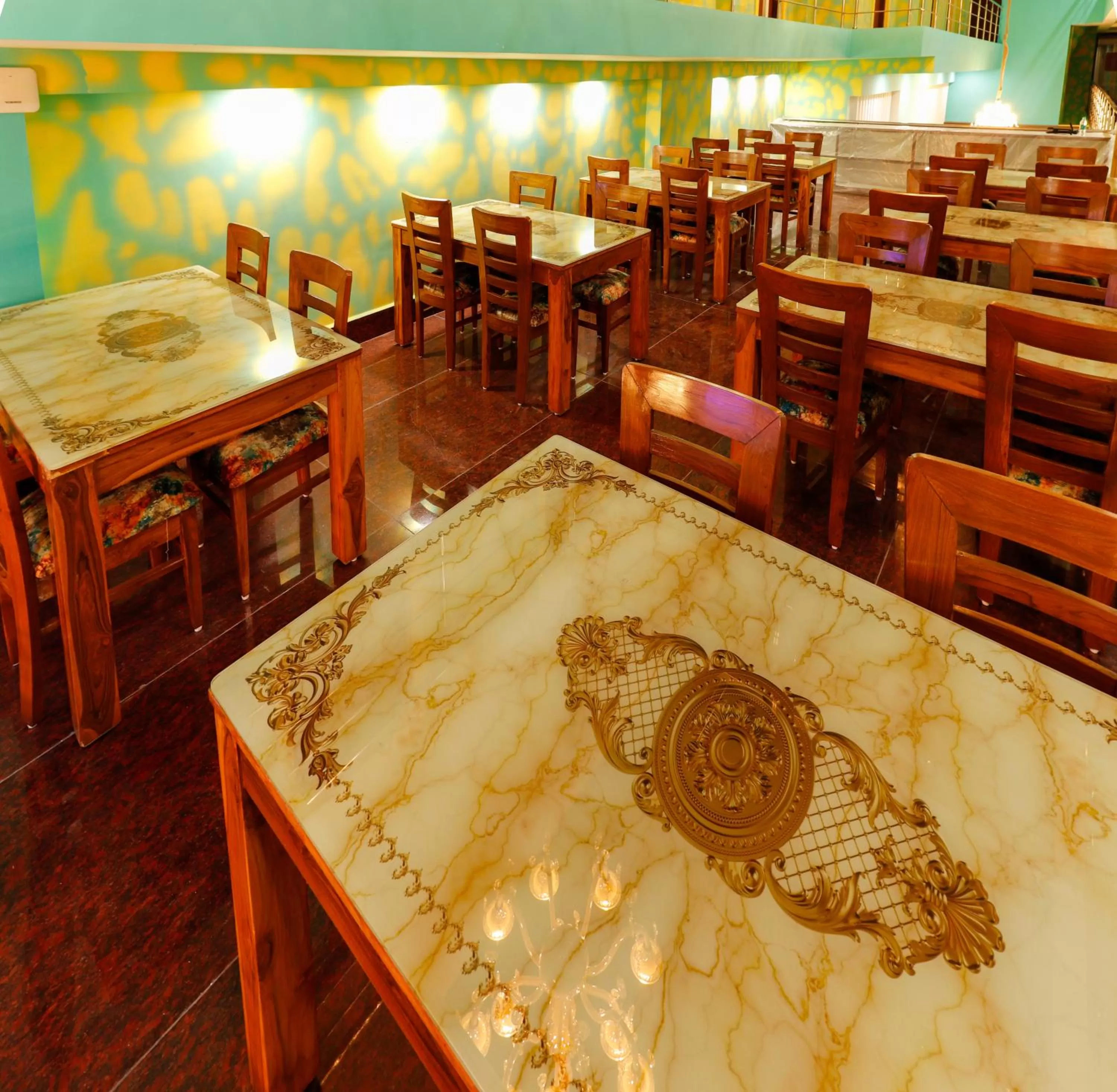 Restaurant/Places to Eat in Miranda Beach Resort