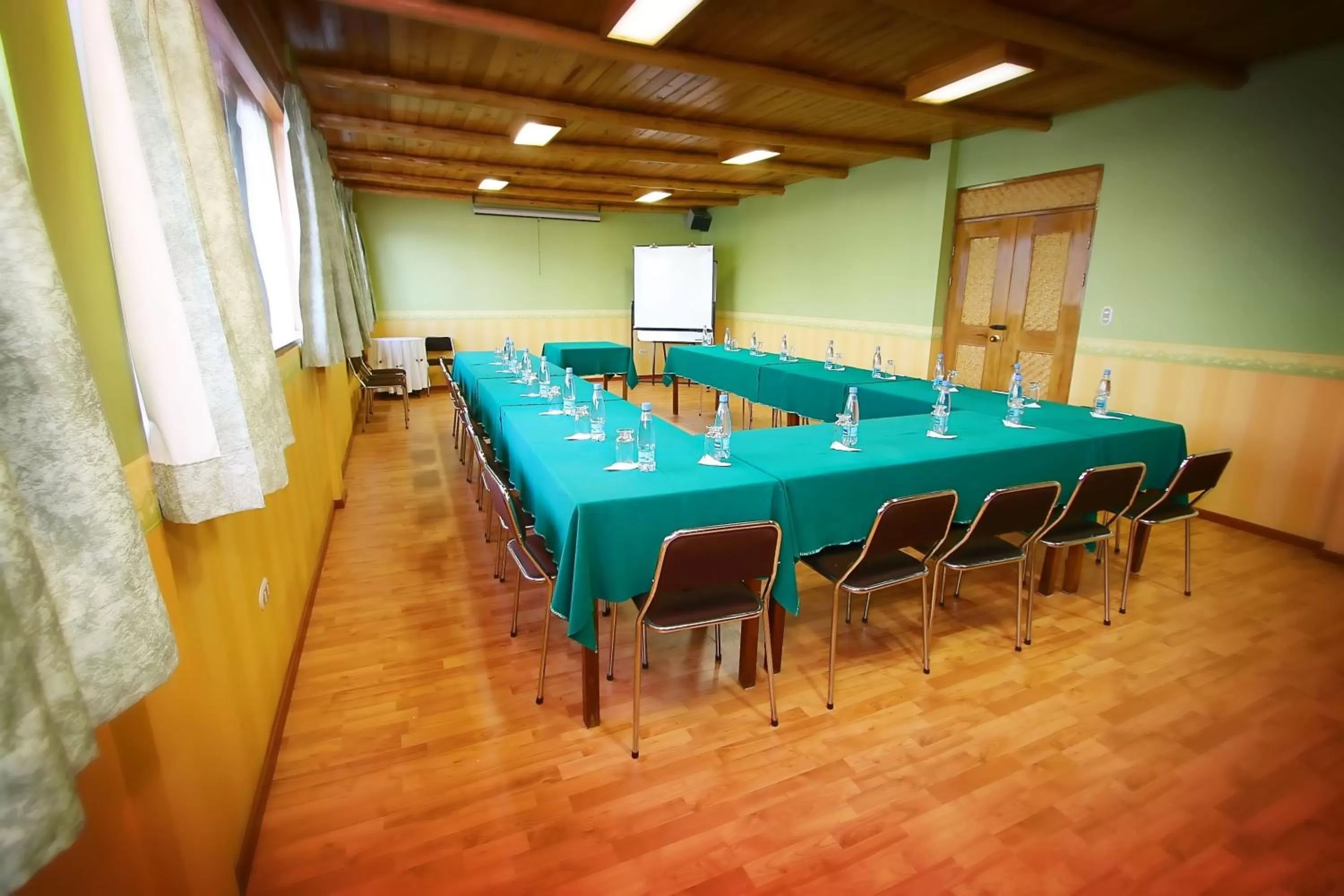 Lounge or bar in Puertolago Country Inn & Resort