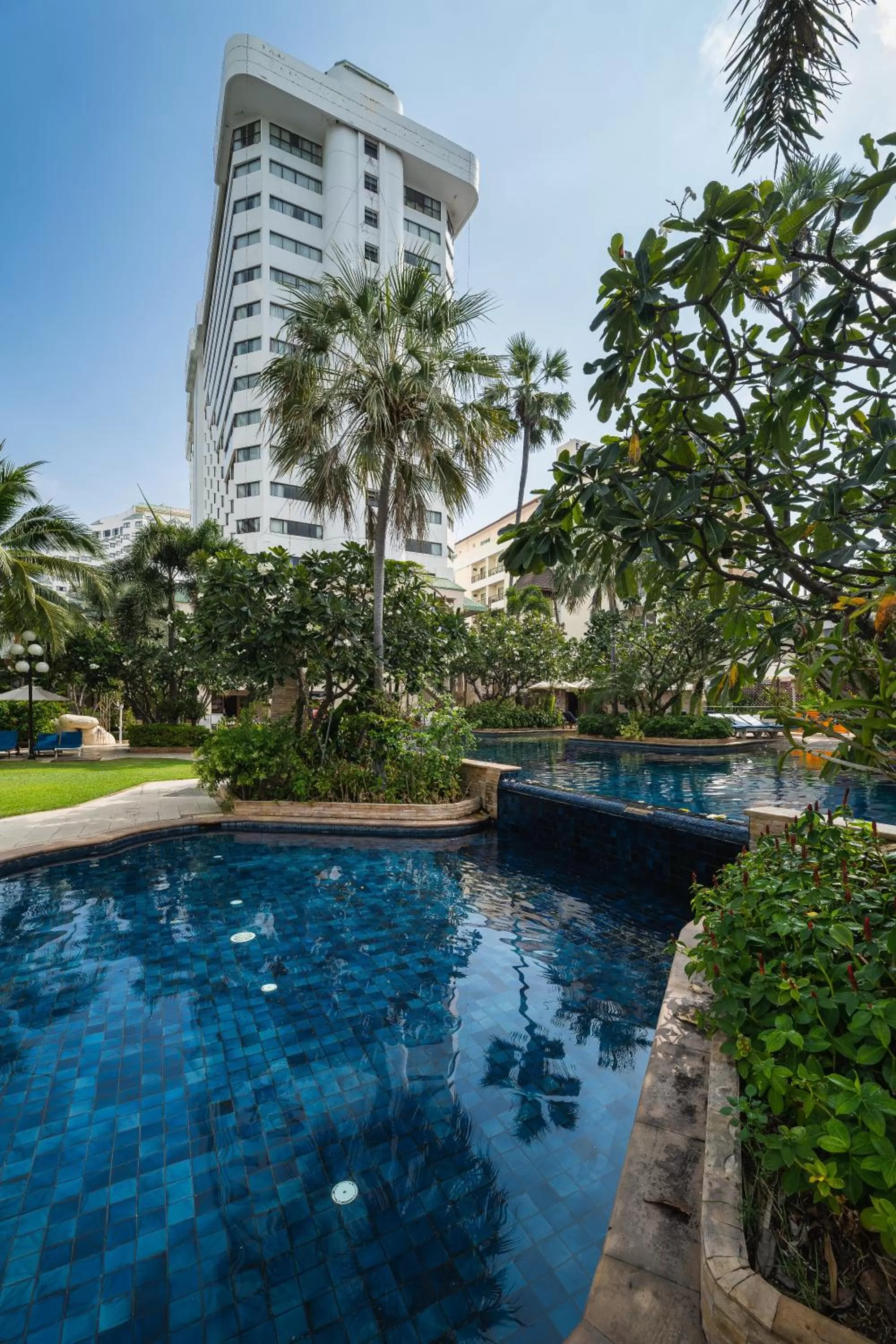 Jomtien Palm Beach Hotel and Resort