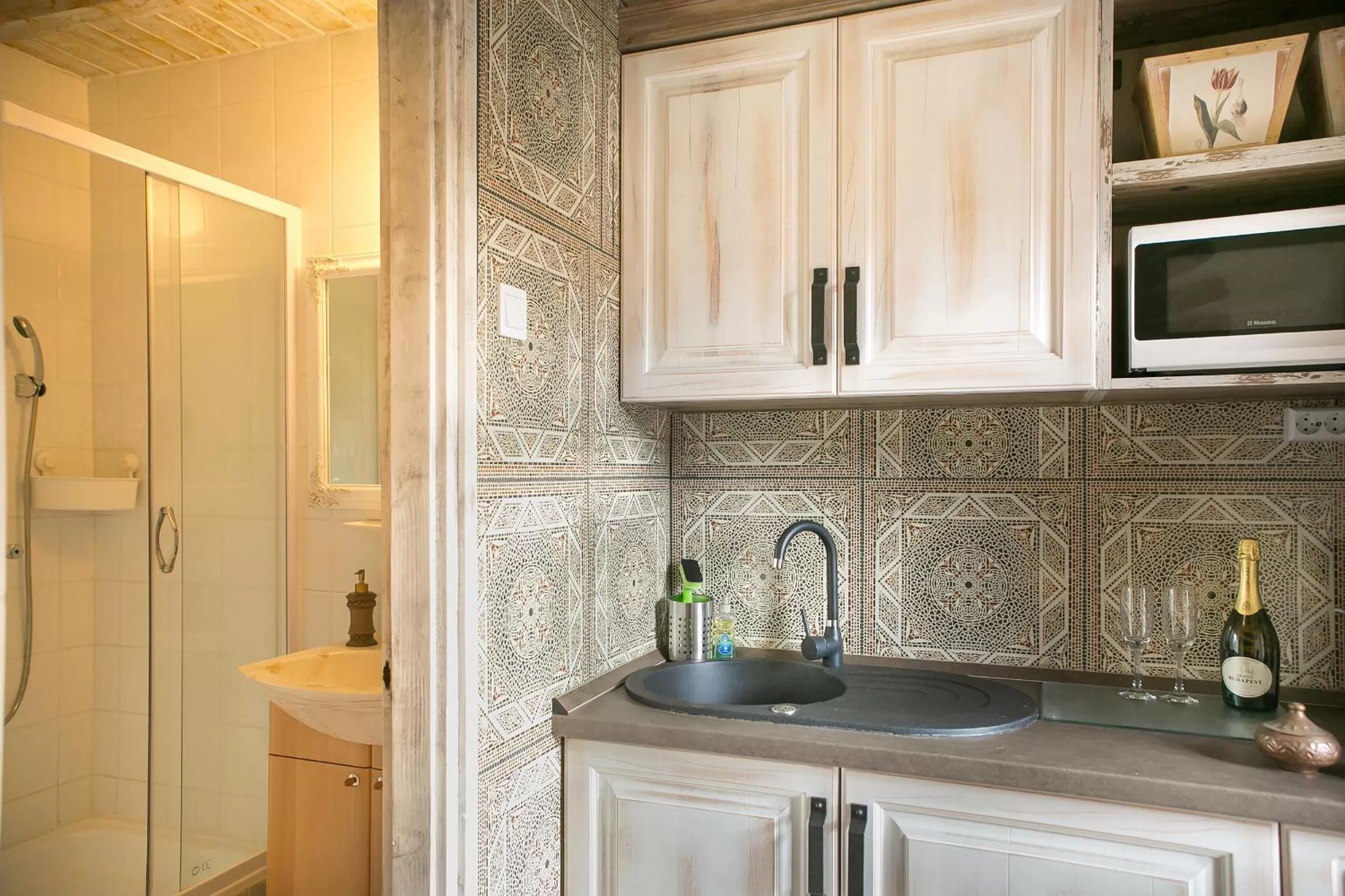 Kitchen/Kitchenette in Green Park Villa