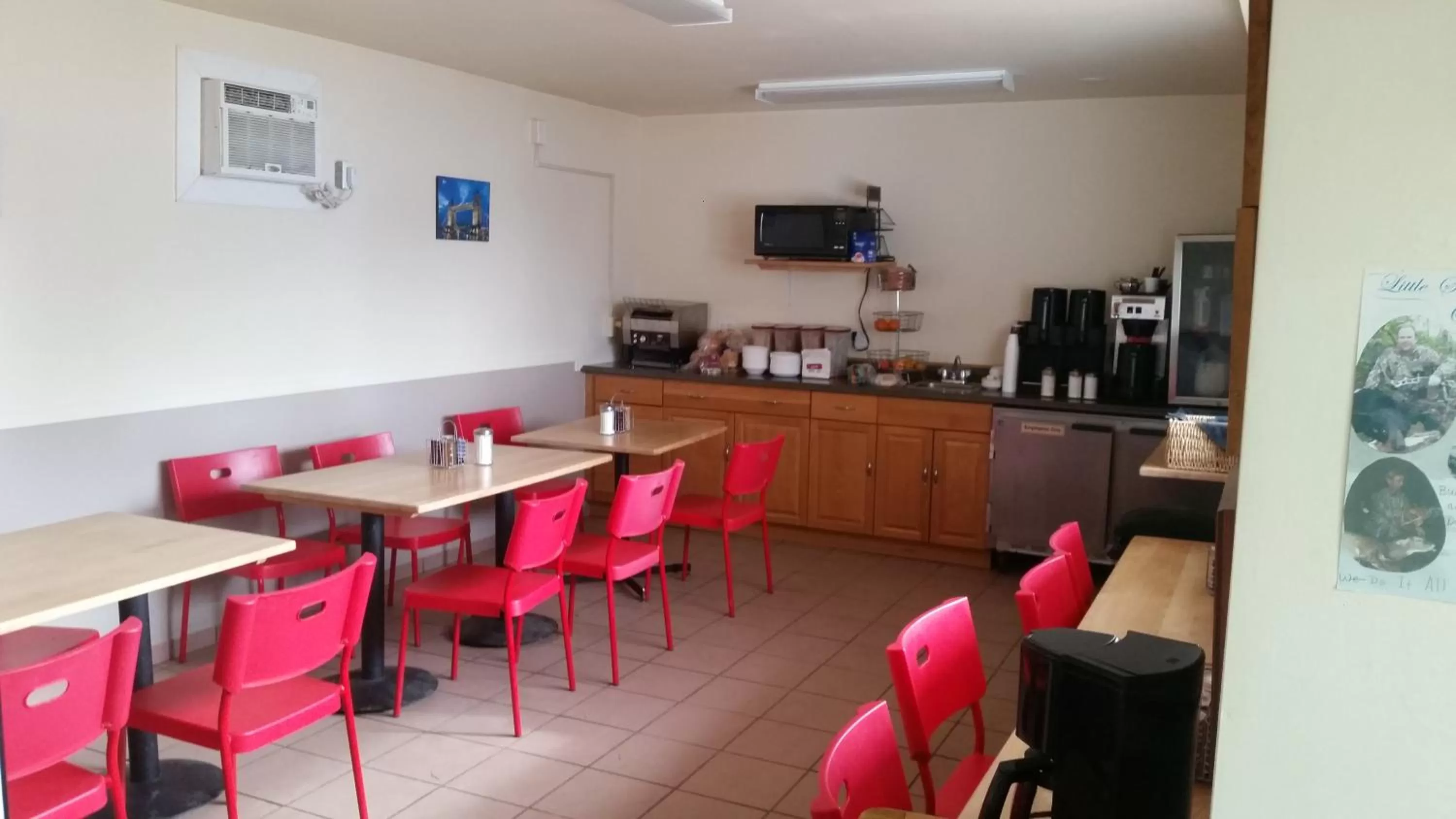 Coffee/tea facilities in Gateway Motel