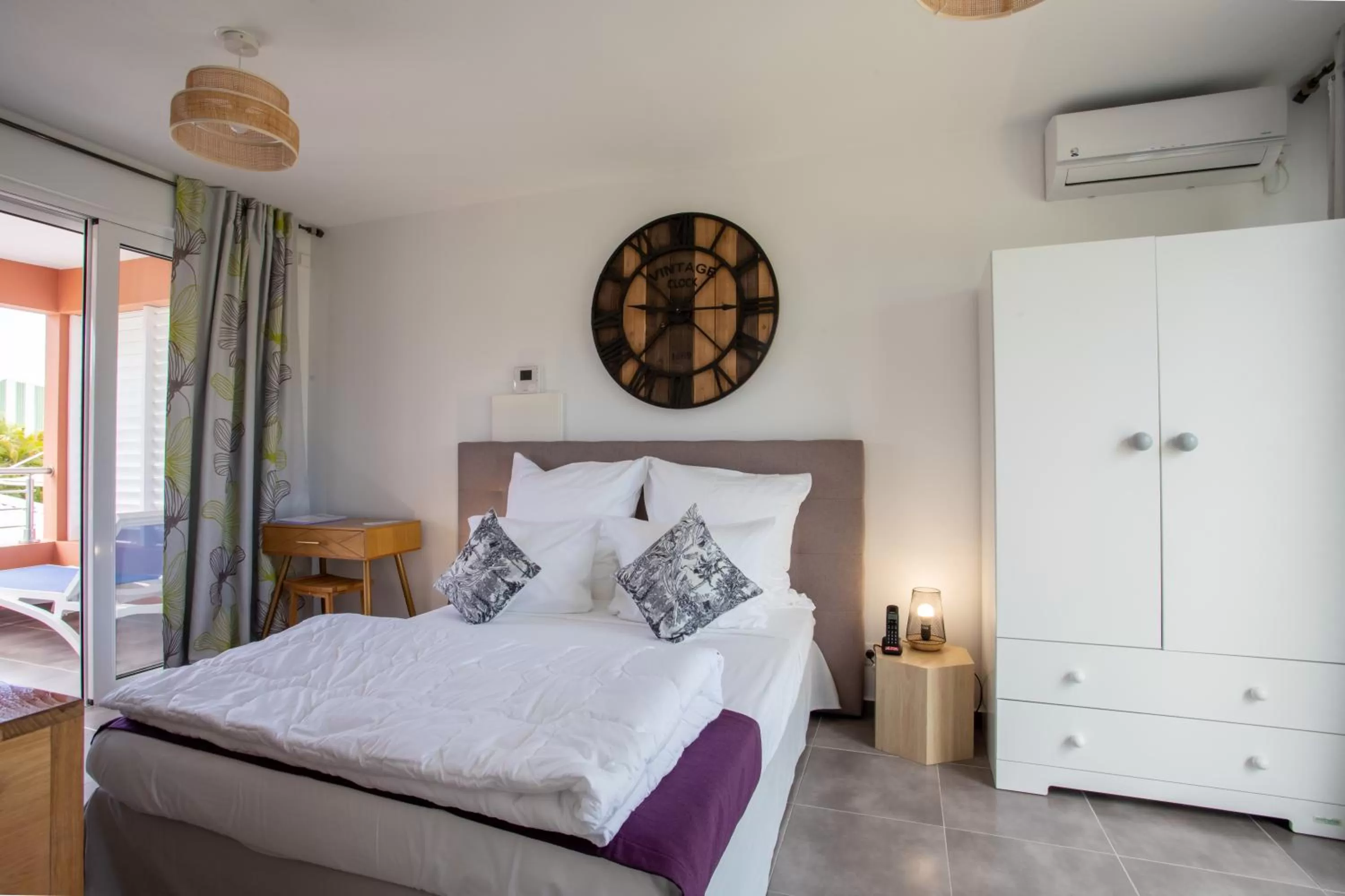 Bed in Hôtel Guadeloupe Palm Suites