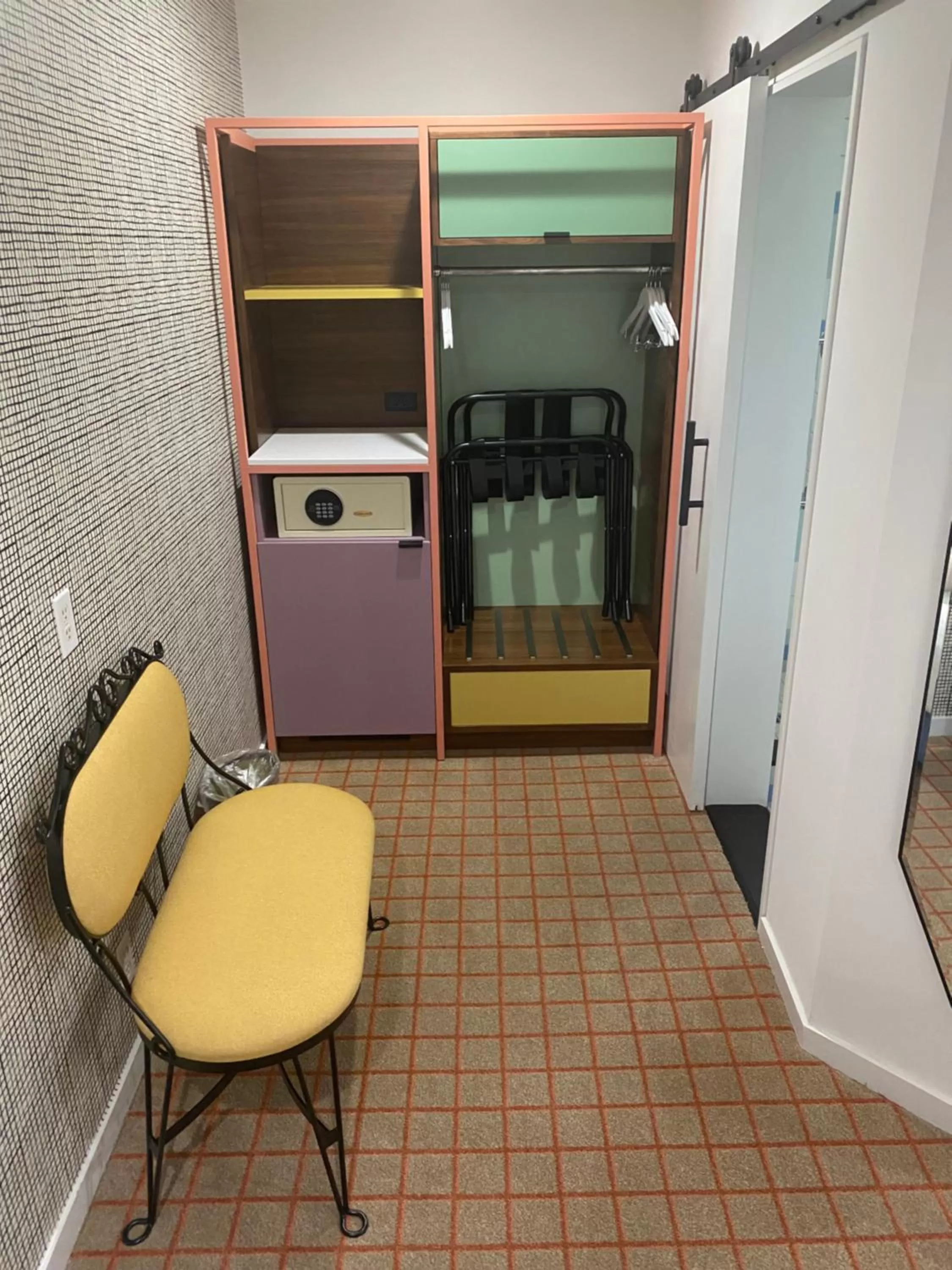 Living room in The Hollywood Franklin Hotel near Universal Studios