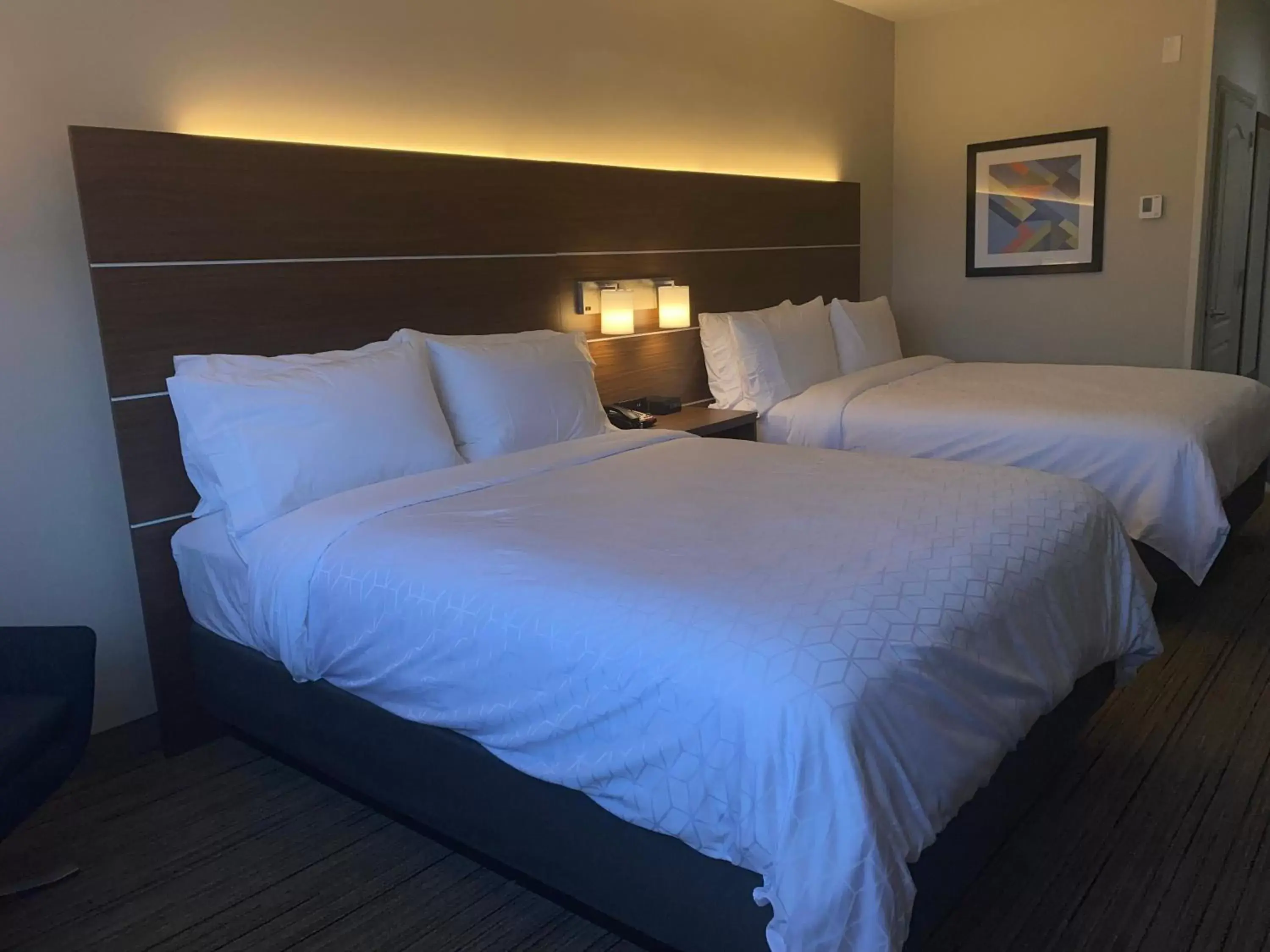 Queen Room with Two Queen Beds - Non-Smoking in Hotel Fairchild Queen Room with Two Queen Beds - Non-Smoking in Hotel Fairchild