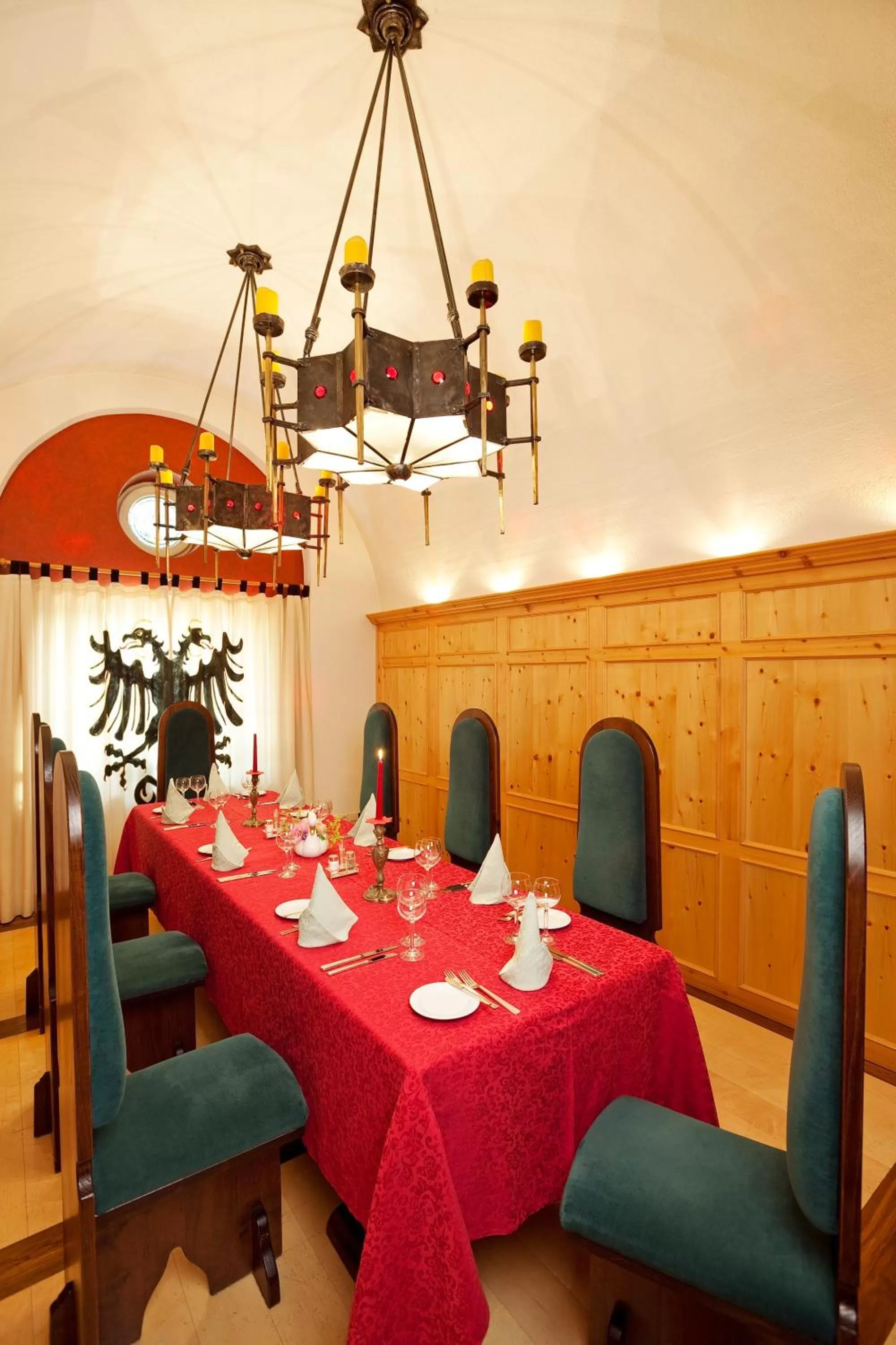Restaurant/places to eat in Hotel Hirsch