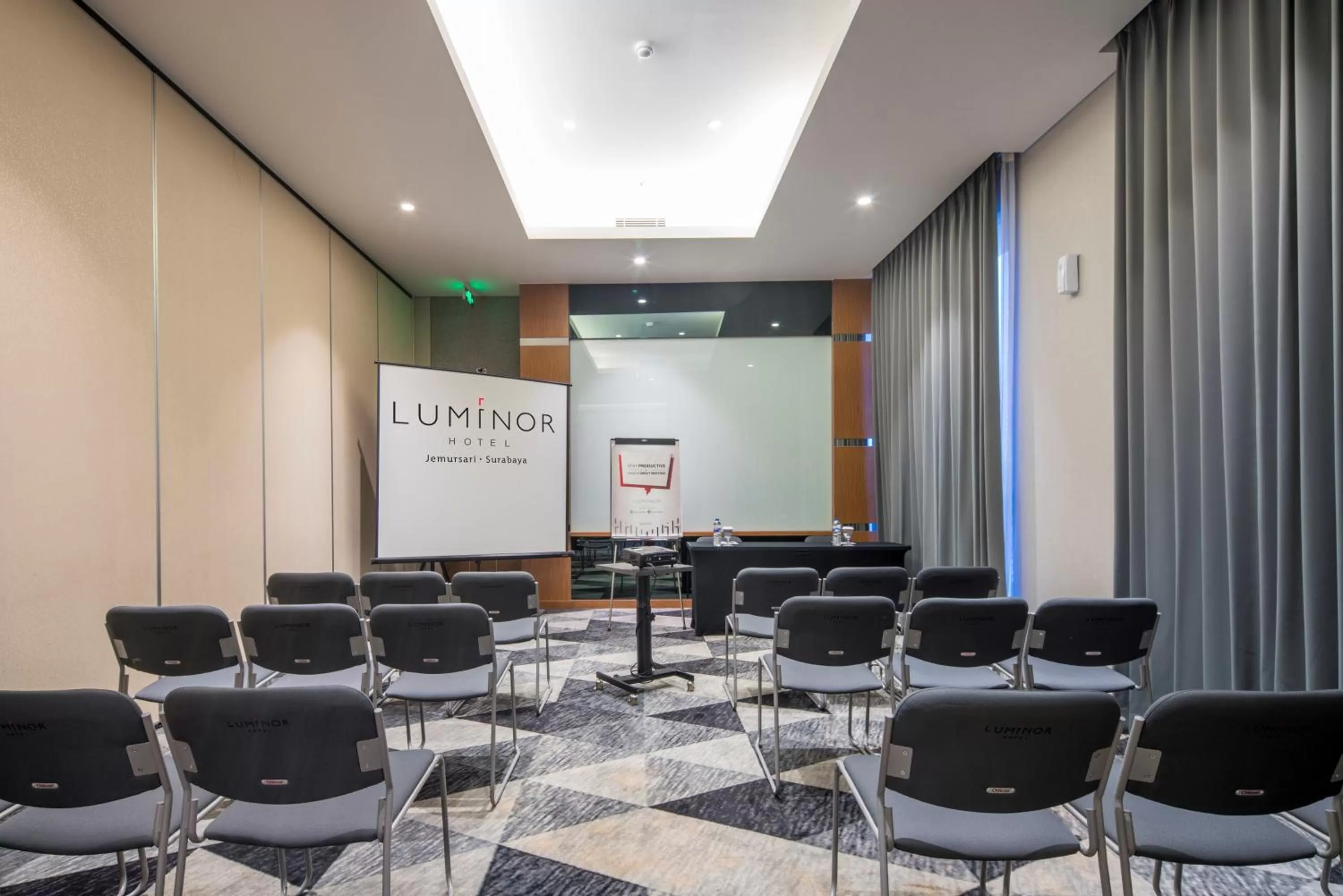 Banquet/Function facilities in Luminor Hotel Jemursari By WH with The Best Breakfast in Town and Located Near Surabaya Industrial Estate Rungkut SIER