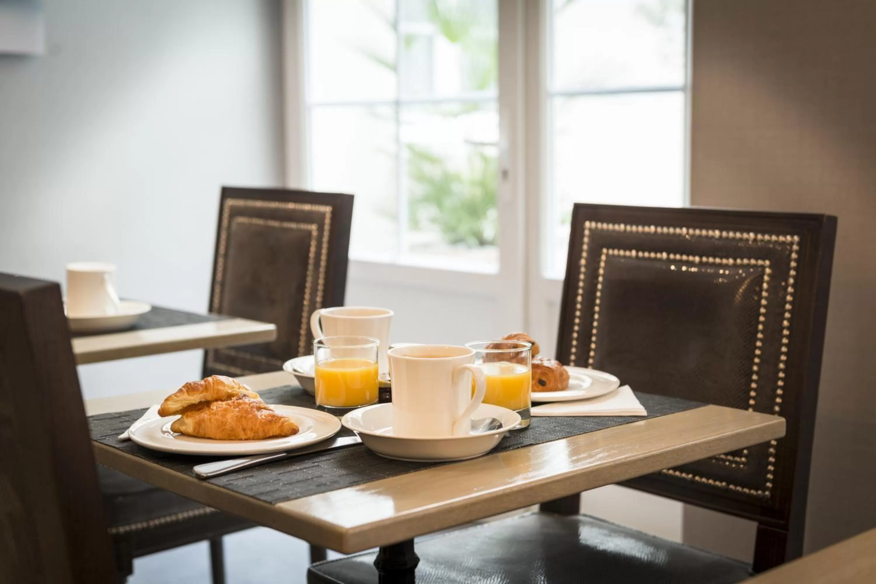 Continental breakfast in Acacias Etoile