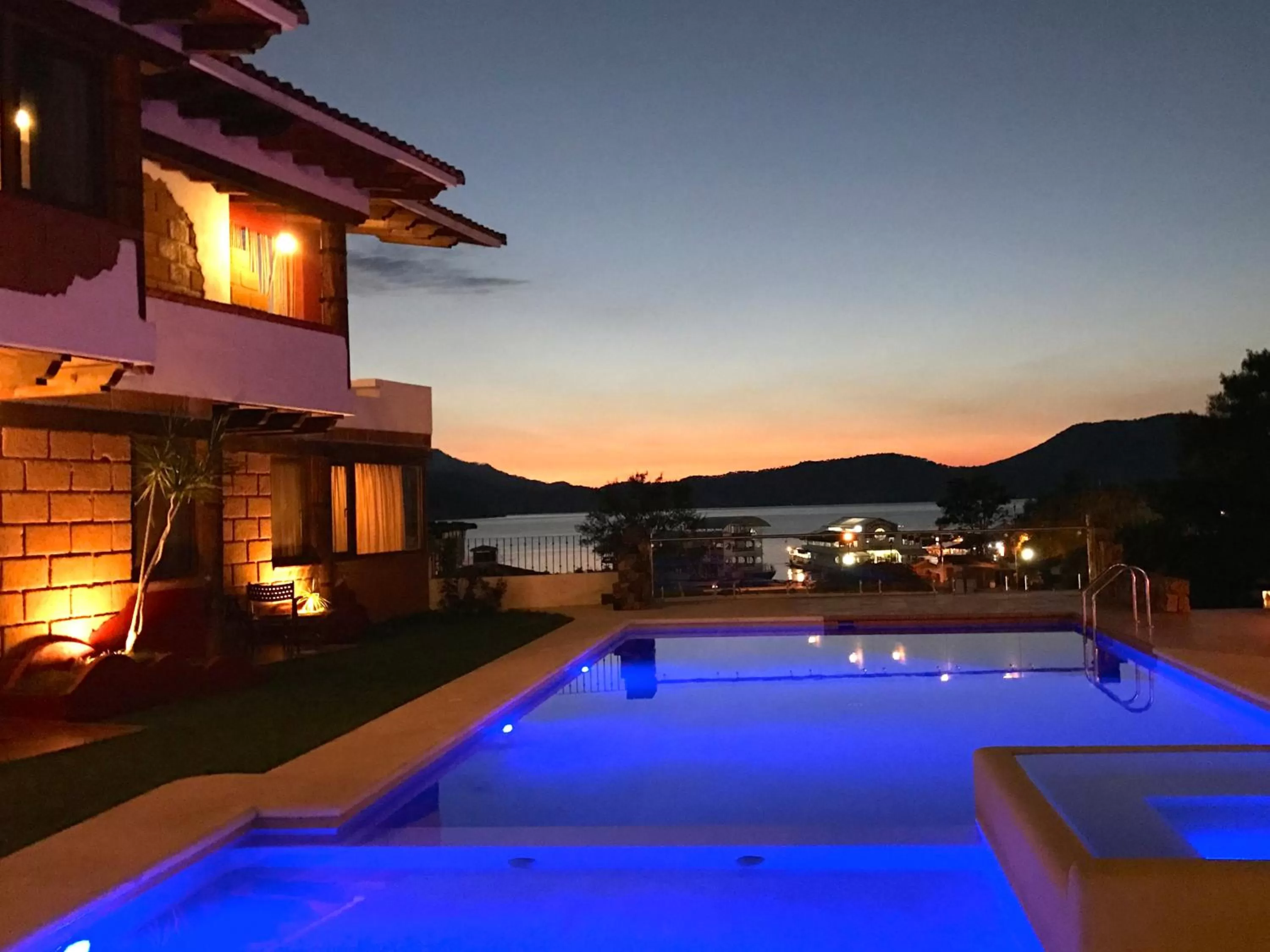 Swimming pool in Hotel puesta del sol