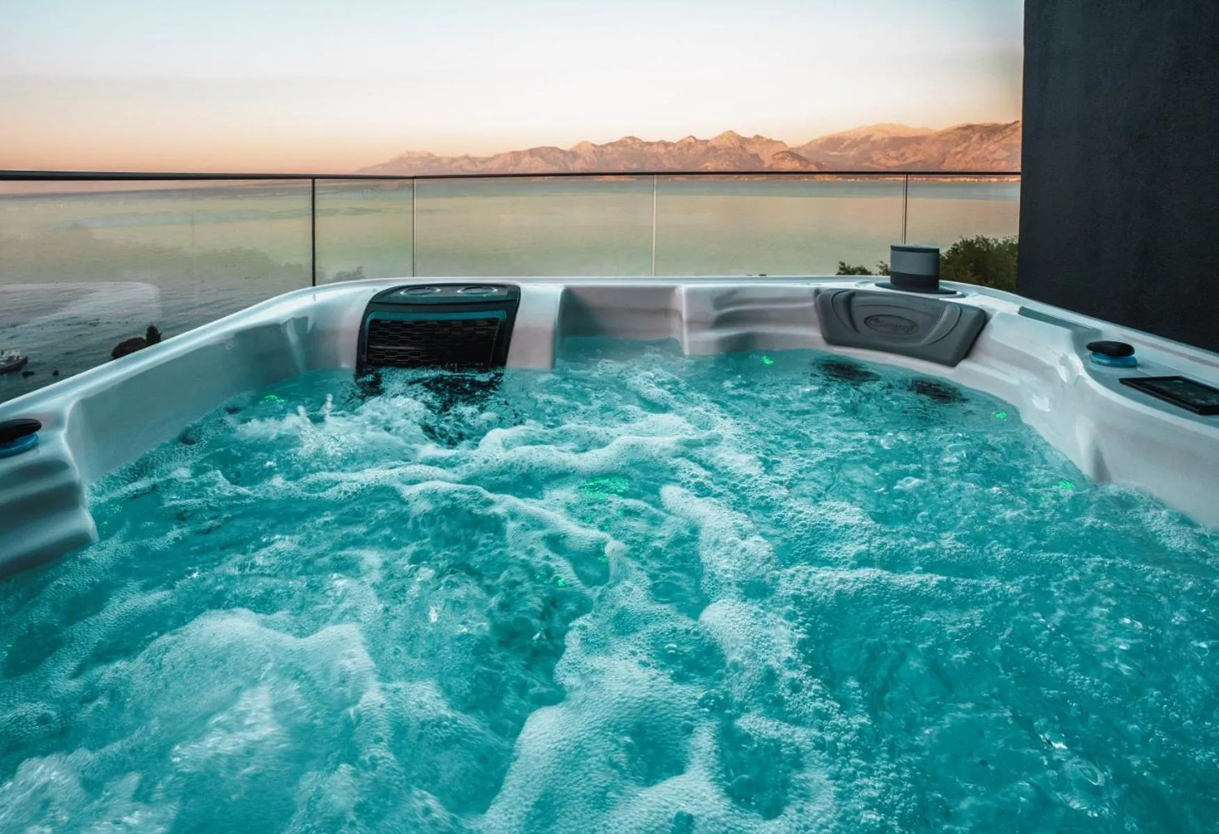 Hot Tub in Lucky Monkey Hotel