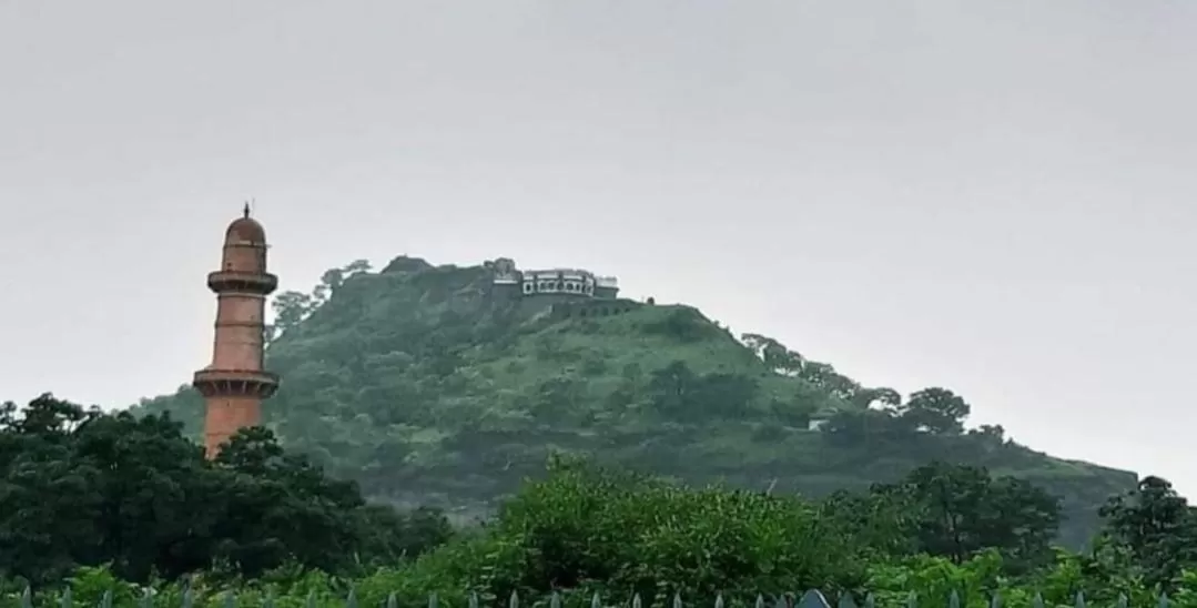 Hotel Nisarg Lodging And Restaurant