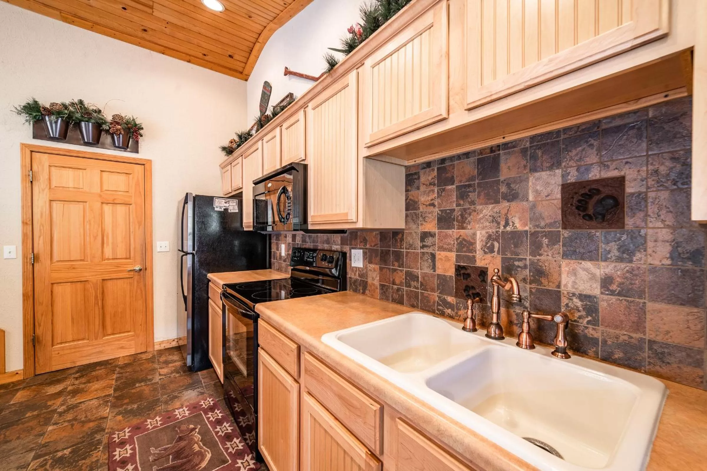 Kitchen or kitchenette in Cabins at Grand Mountain