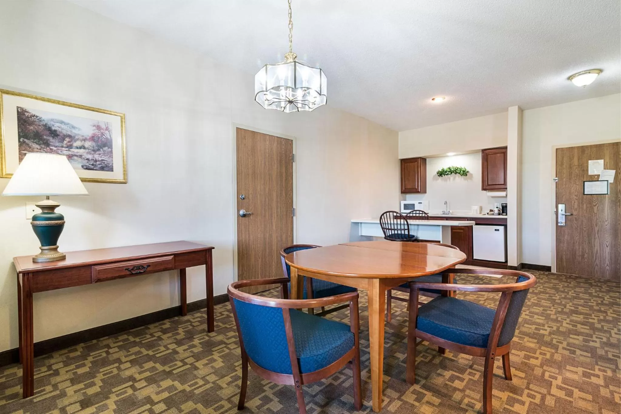 Kitchen or kitchenette in Quality Inn & Suites Schoharie near Howe Caverns