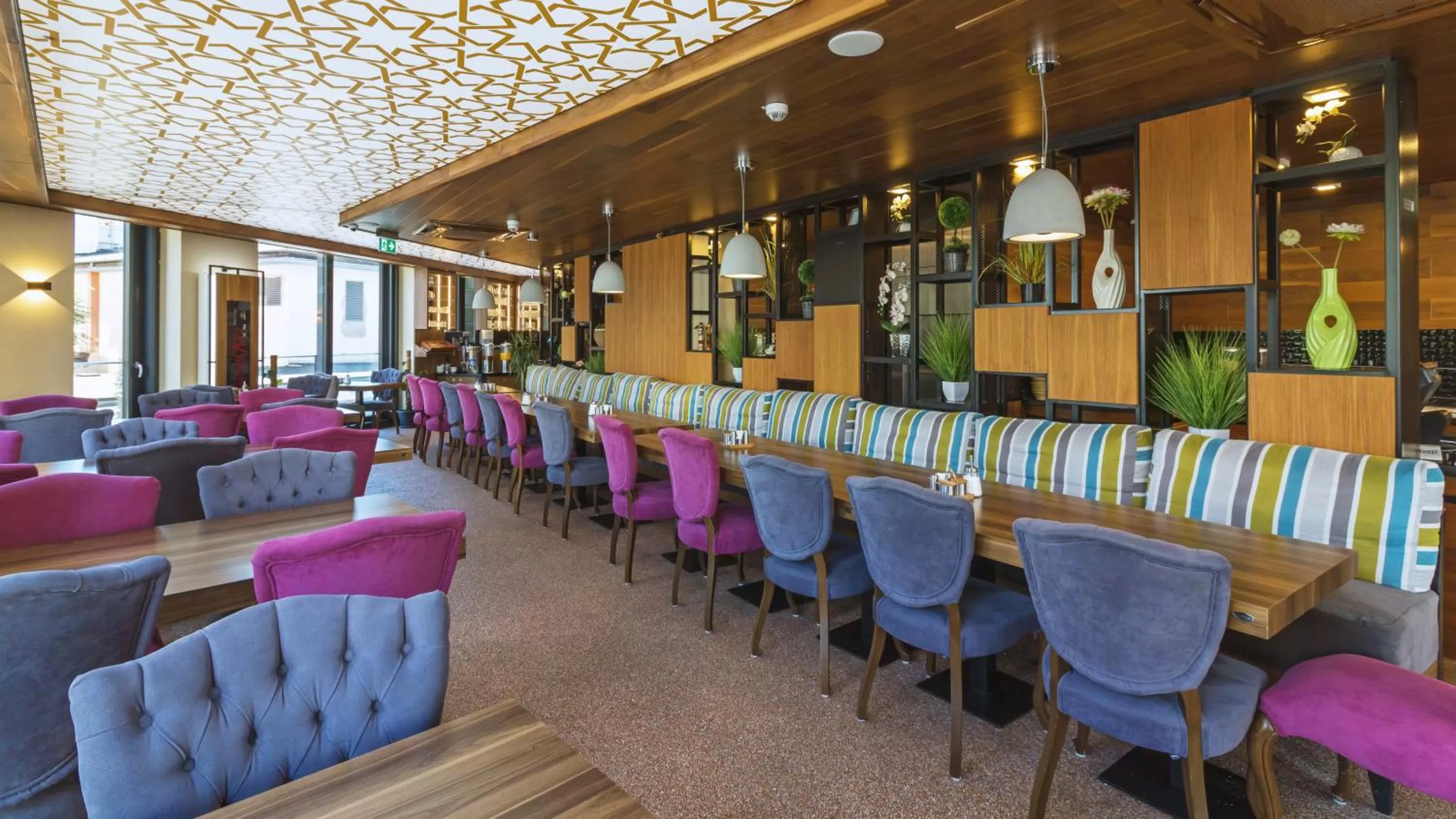 Restaurant/places to eat in Stay! Hotel Boardinghouse