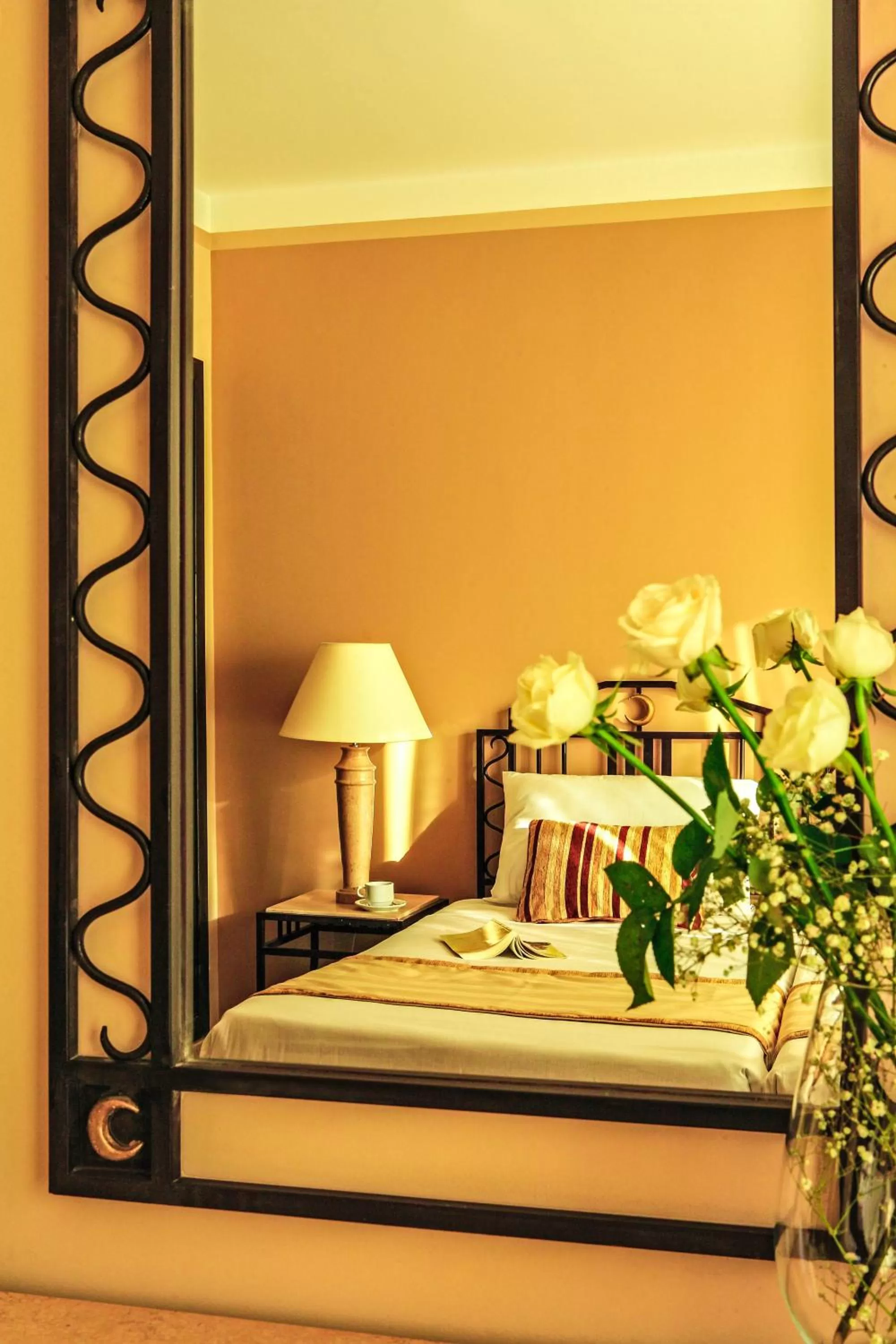 Decorative detail, Bed in JAZ Neo Ivory