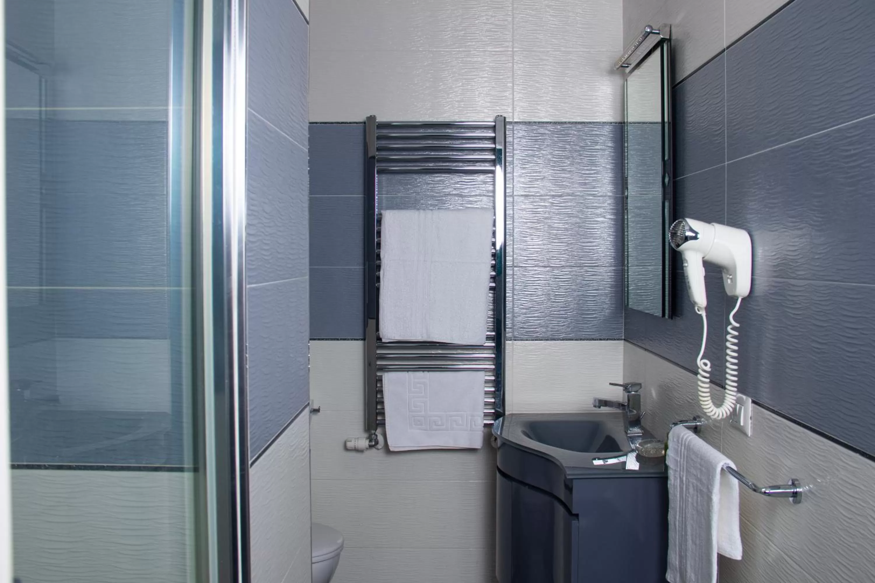 Shower in Nido Dei Gabbiani