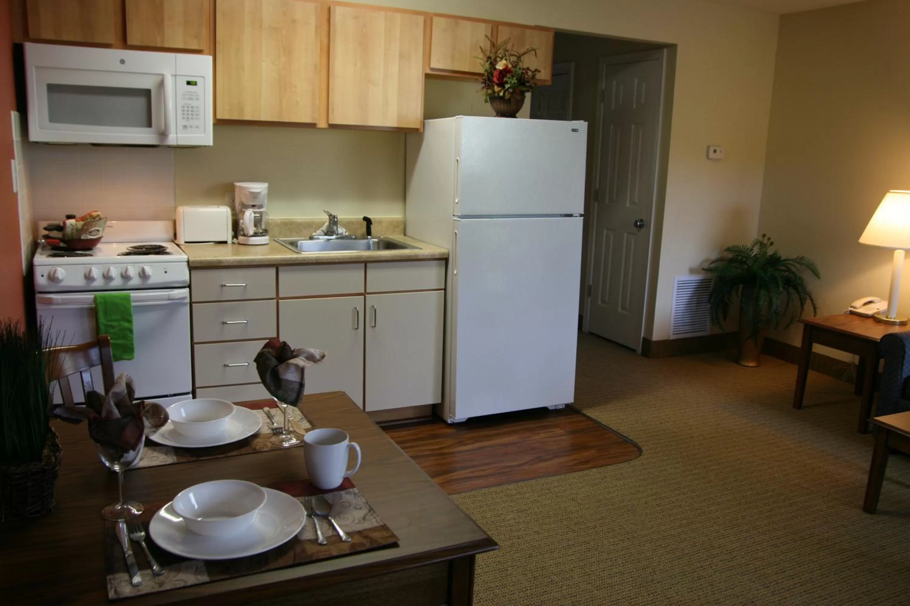 Kitchen or kitchenette in Affordable Suites of America Fredericksburg