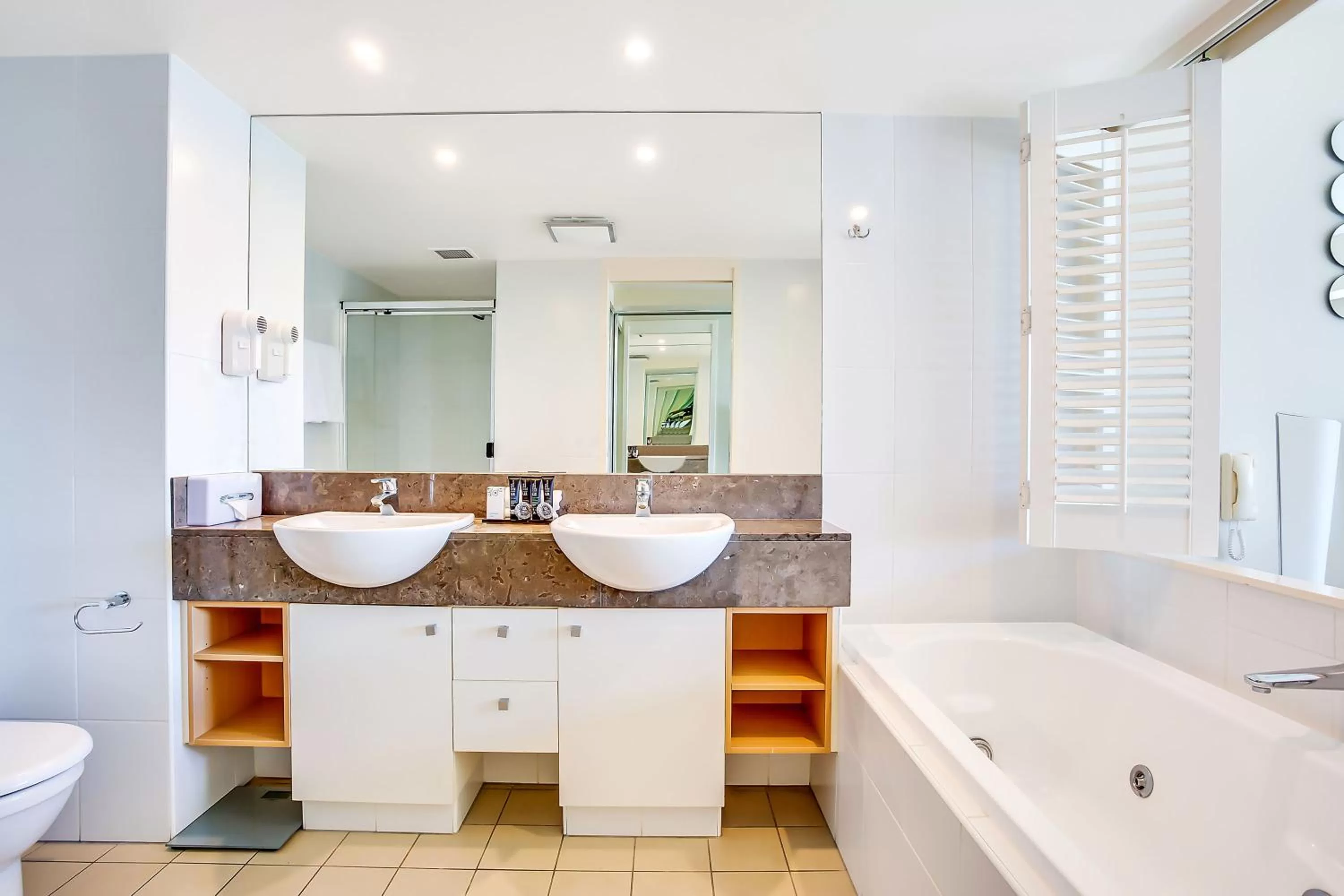 Bathroom in Mantra Broadbeach on the Park