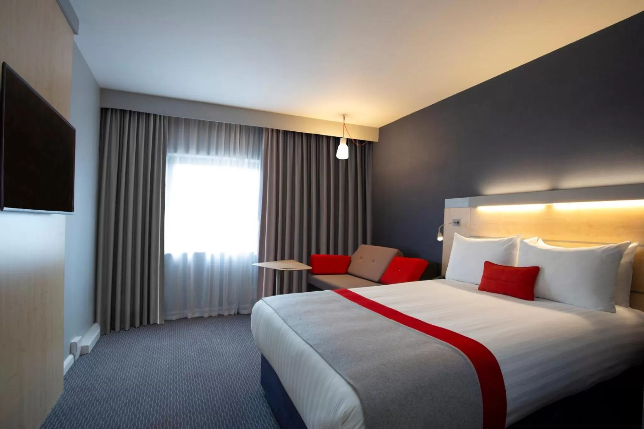 Photo of the whole room, Bed in Holiday Inn Express Cheltenham Town Centre by IHG