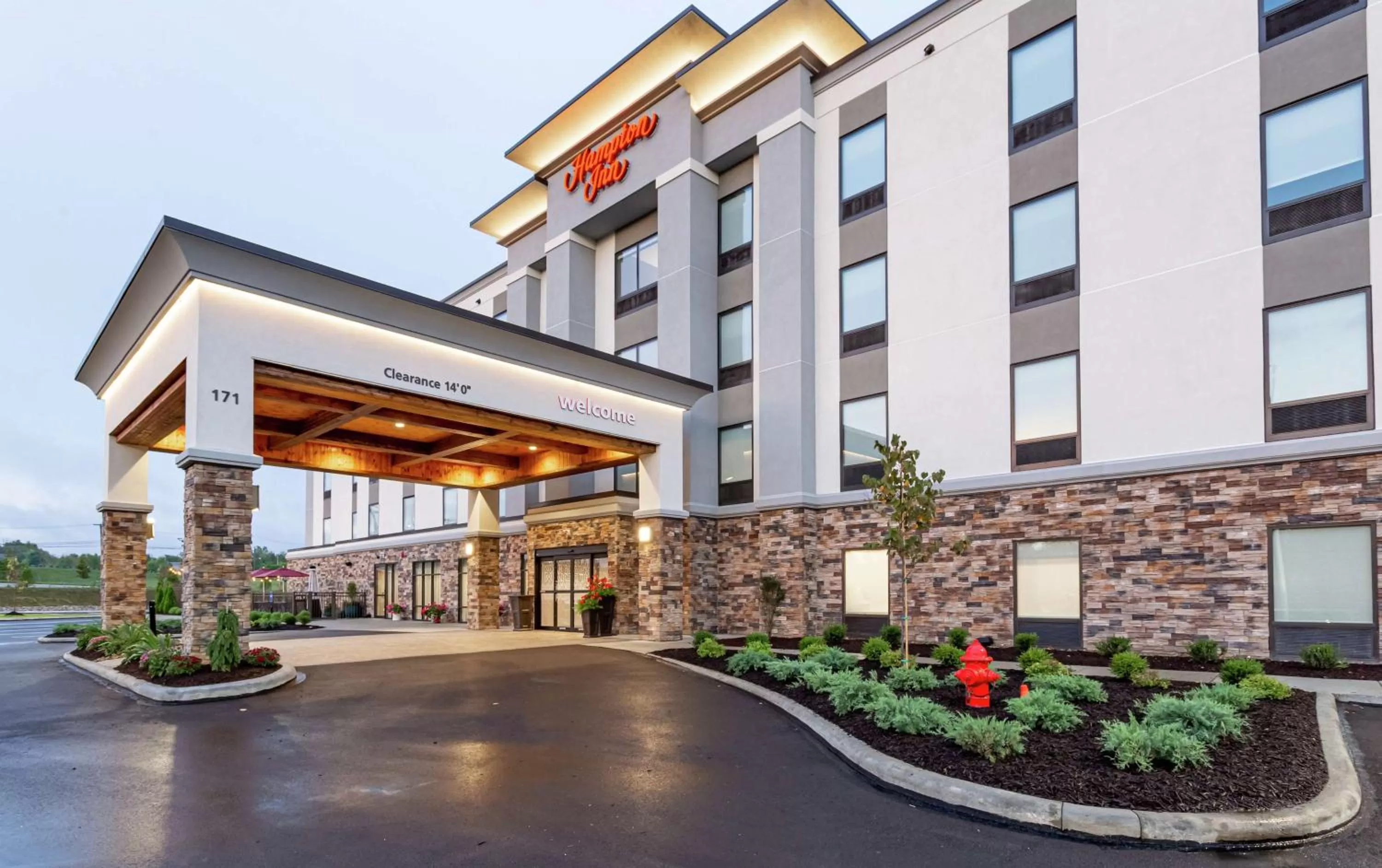 Property building in Hampton Inn Madison, OH