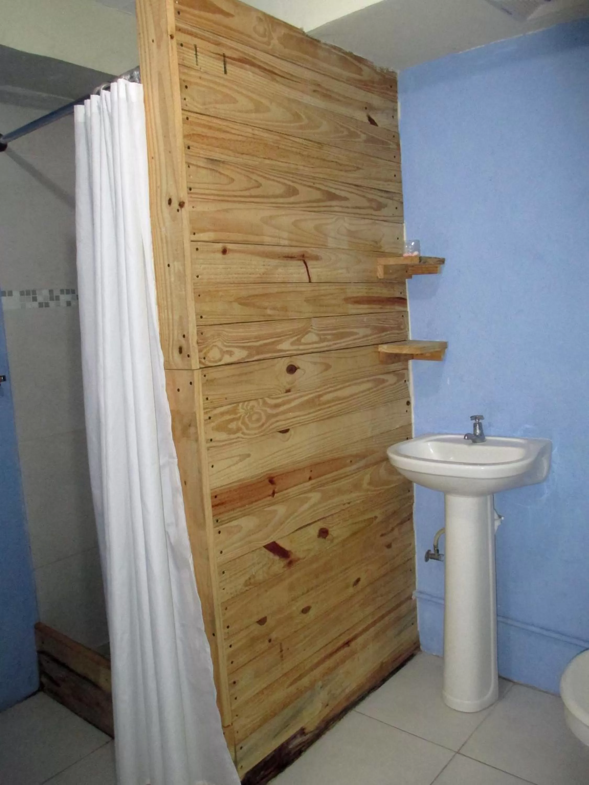 Shower in Kingsworth Bed and Breakfast