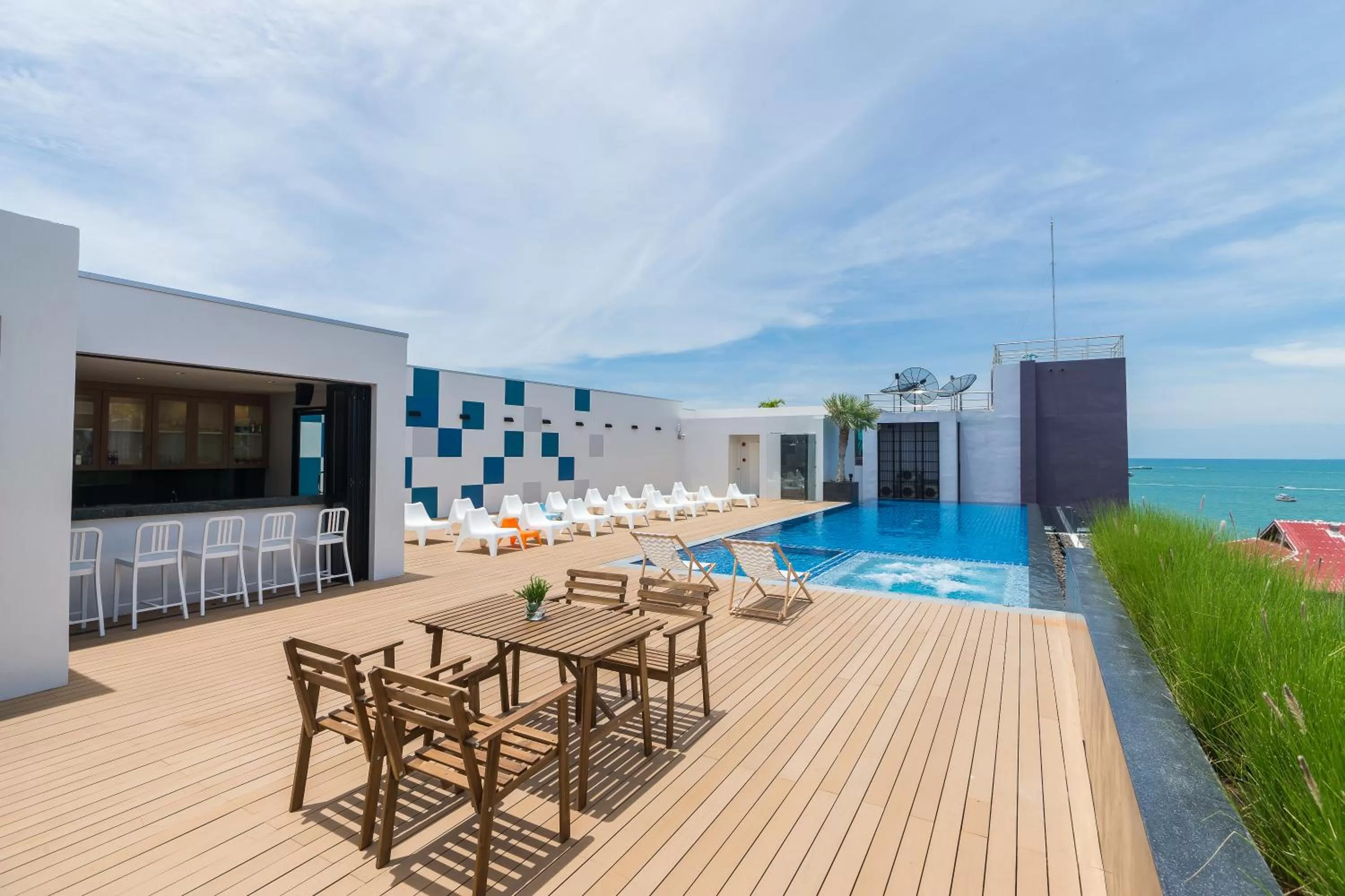 Swimming pool, Patio/Outdoor Area in Sea Me Spring Tree Hotel