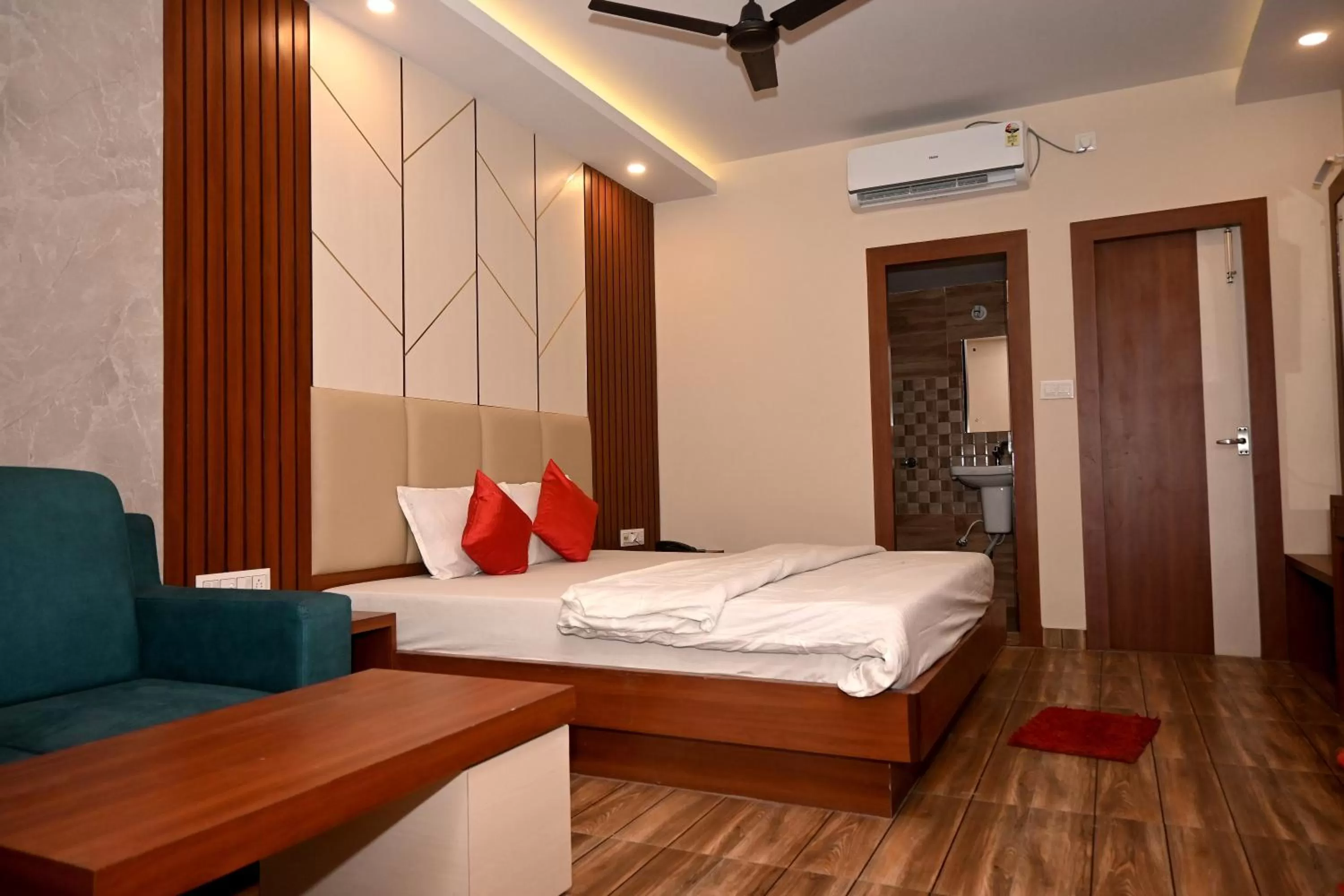 Bed in Royal Sea View