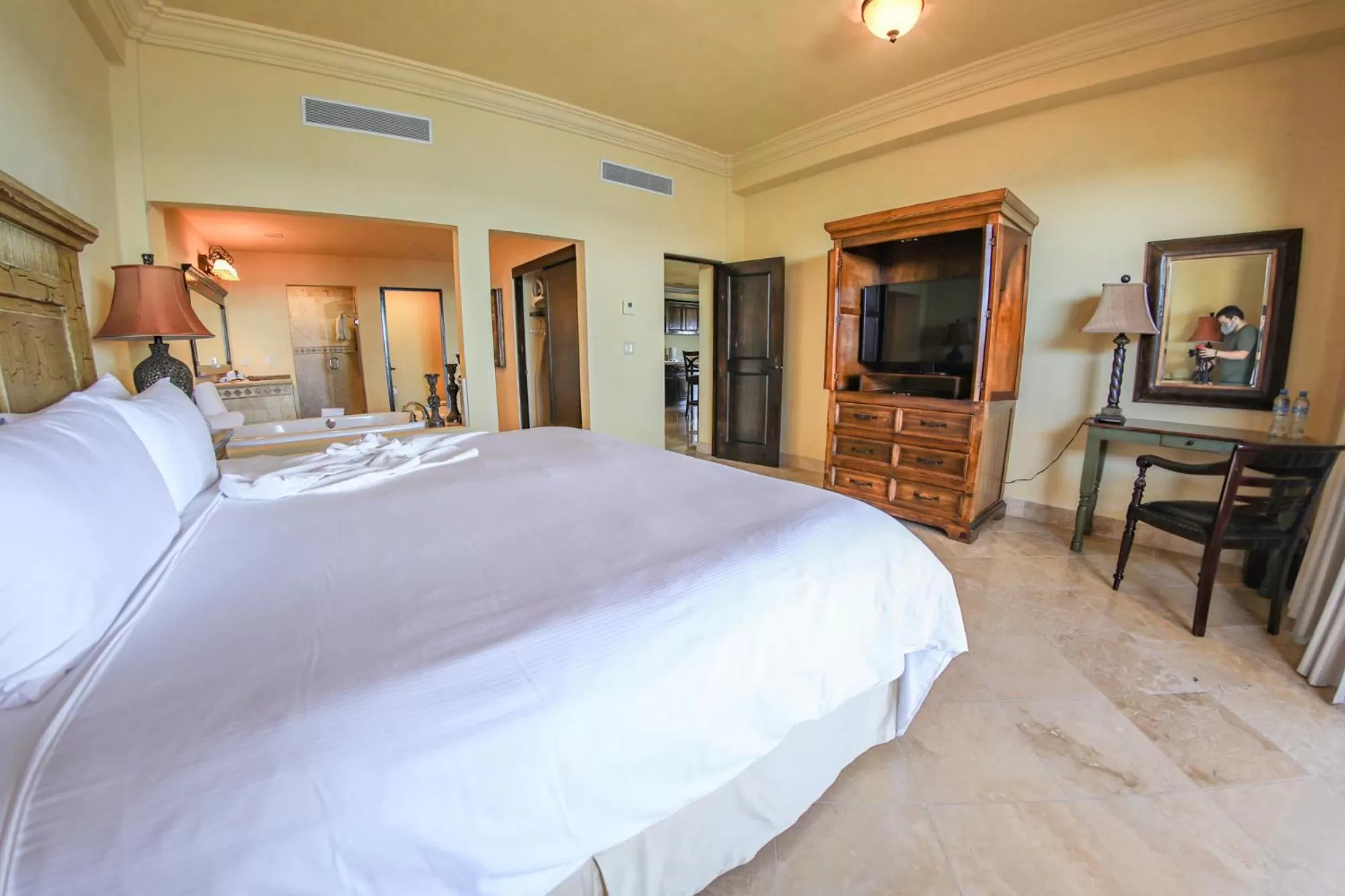 Photo of the whole room, Bed in La Mision Loreto