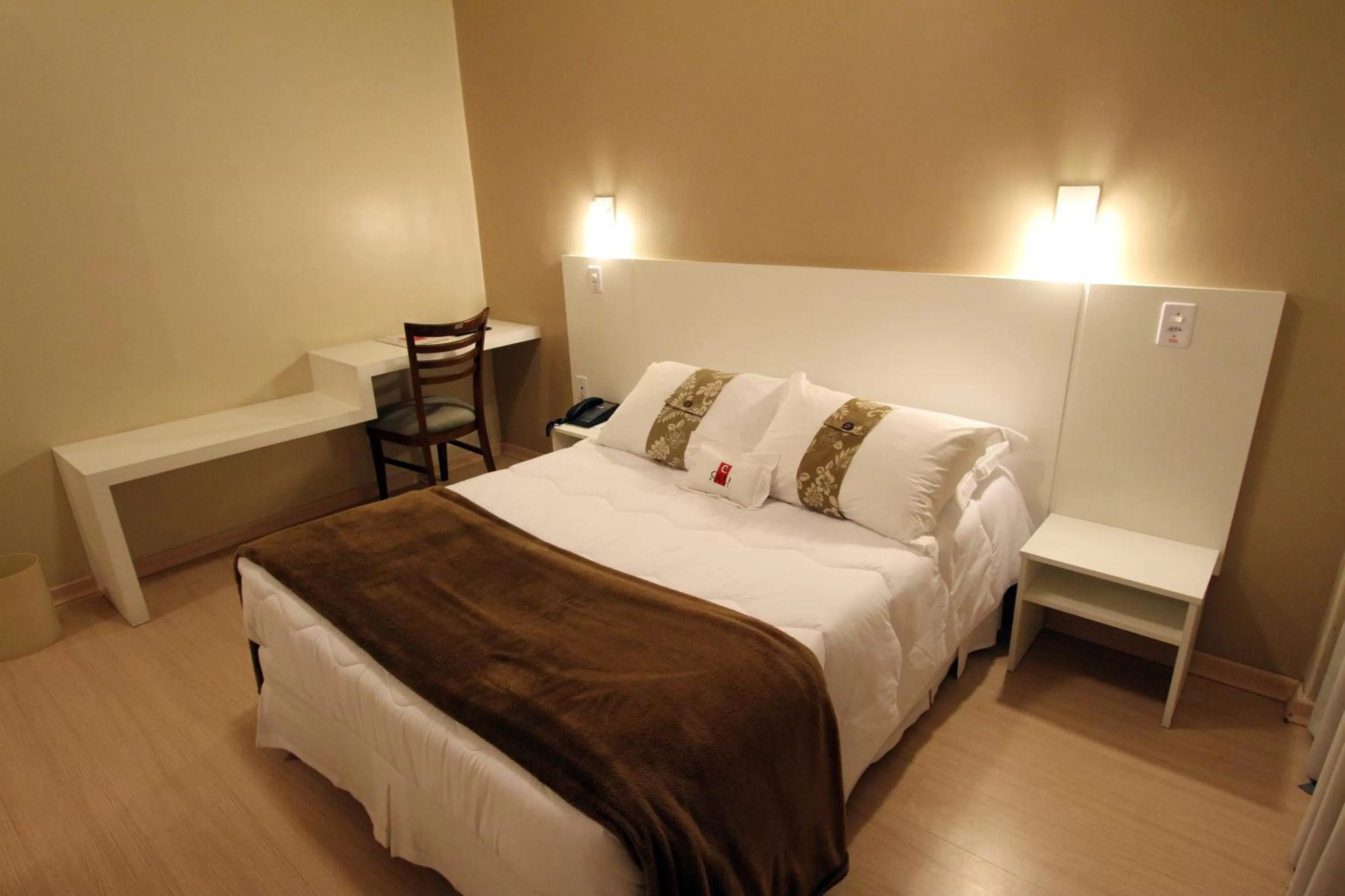 Bedroom, Bed in Hotel Curi Executive