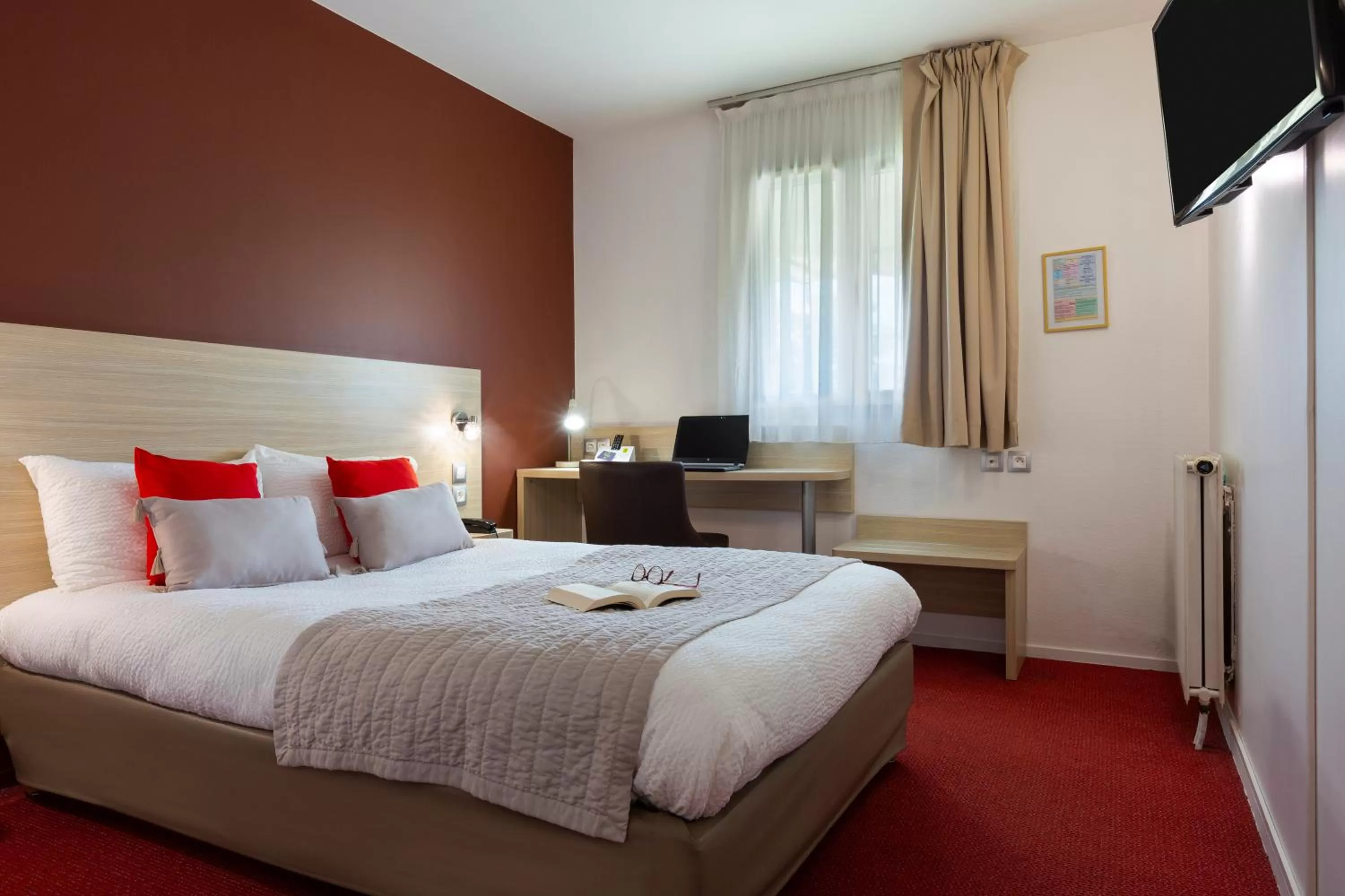 Bed in Logis Hotel Altina