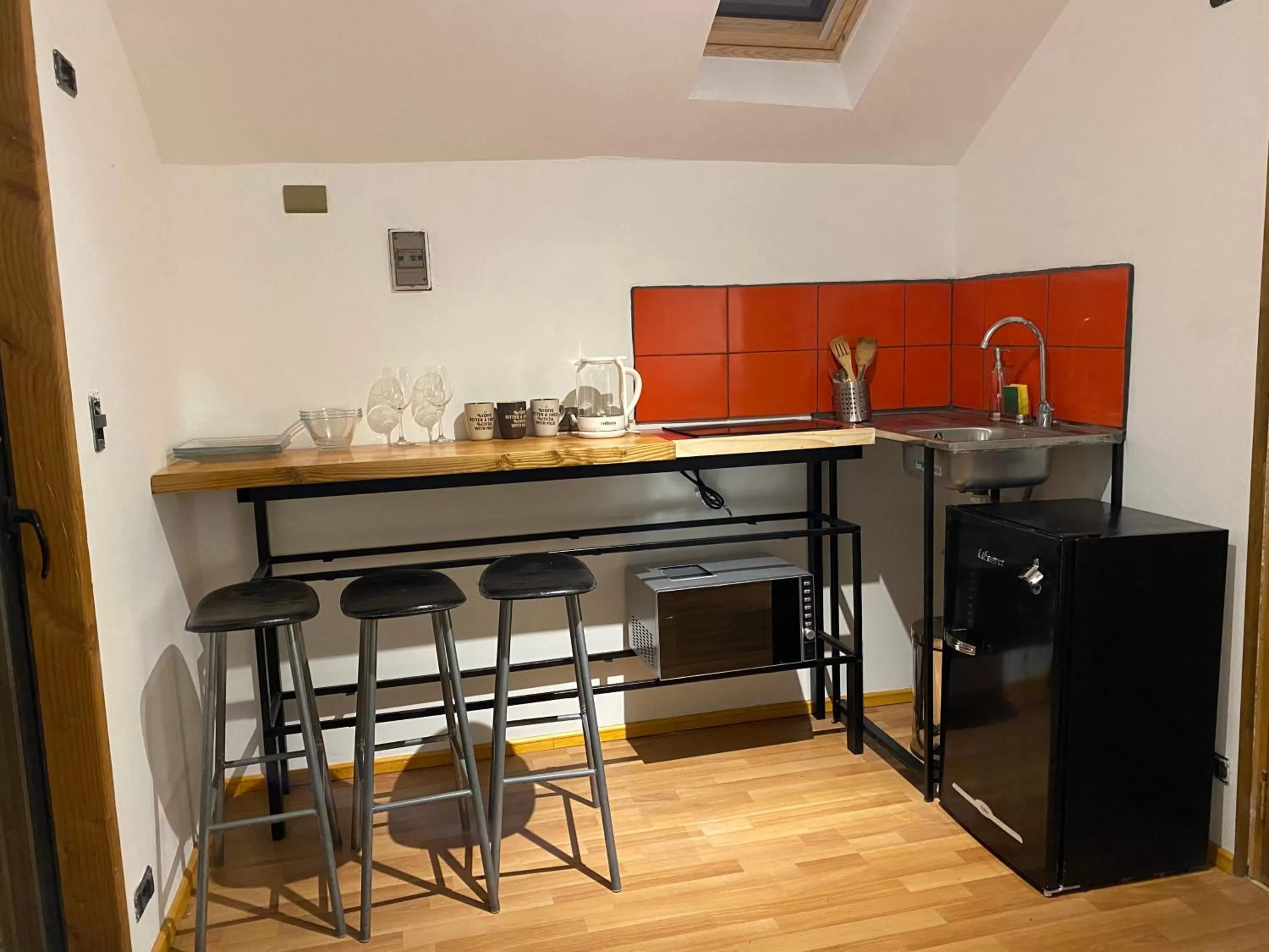 Kitchen or kitchenette, Kitchen/Kitchenette in French Andes Apart Hostel