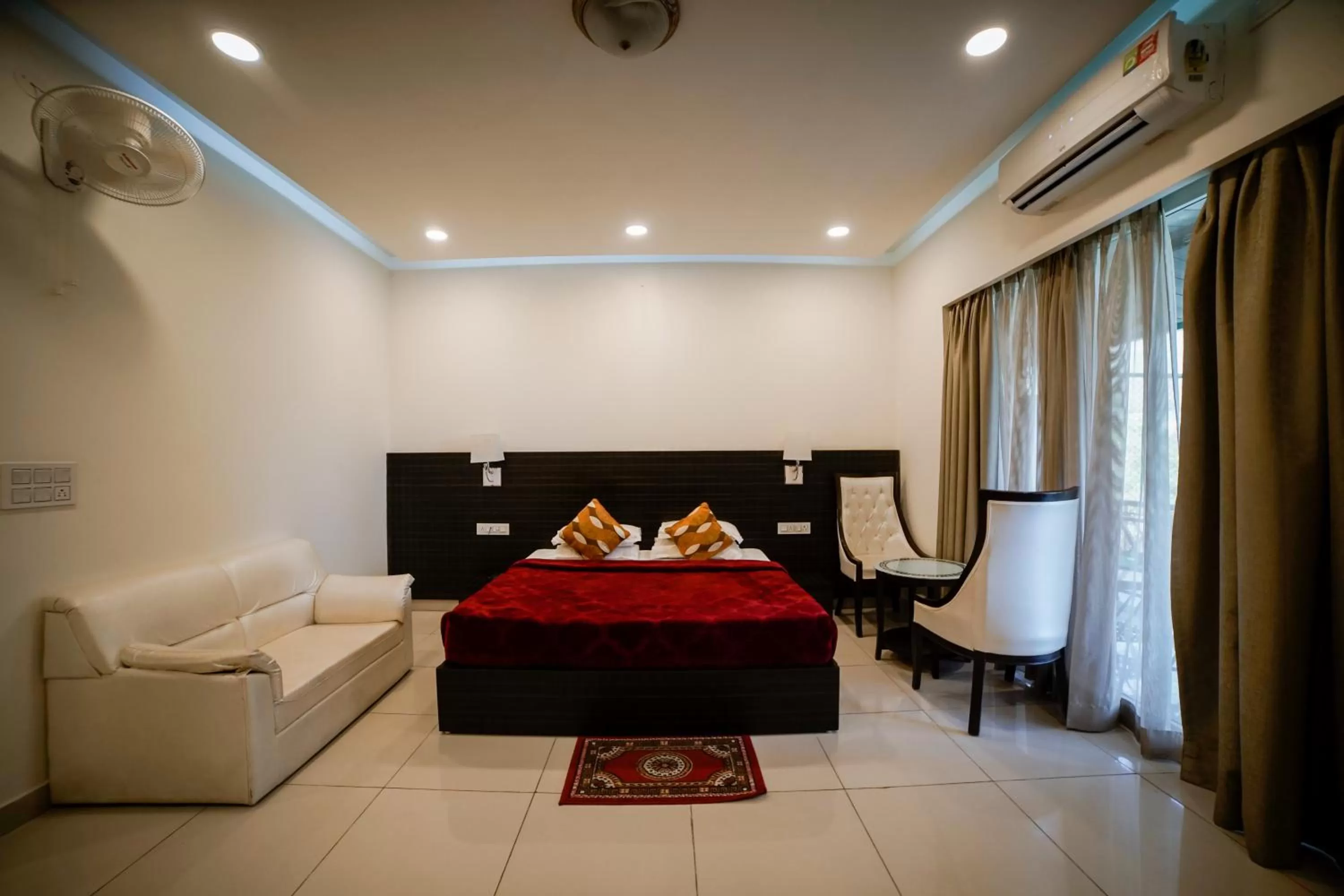 Bed in Hotel Rajpur Heights