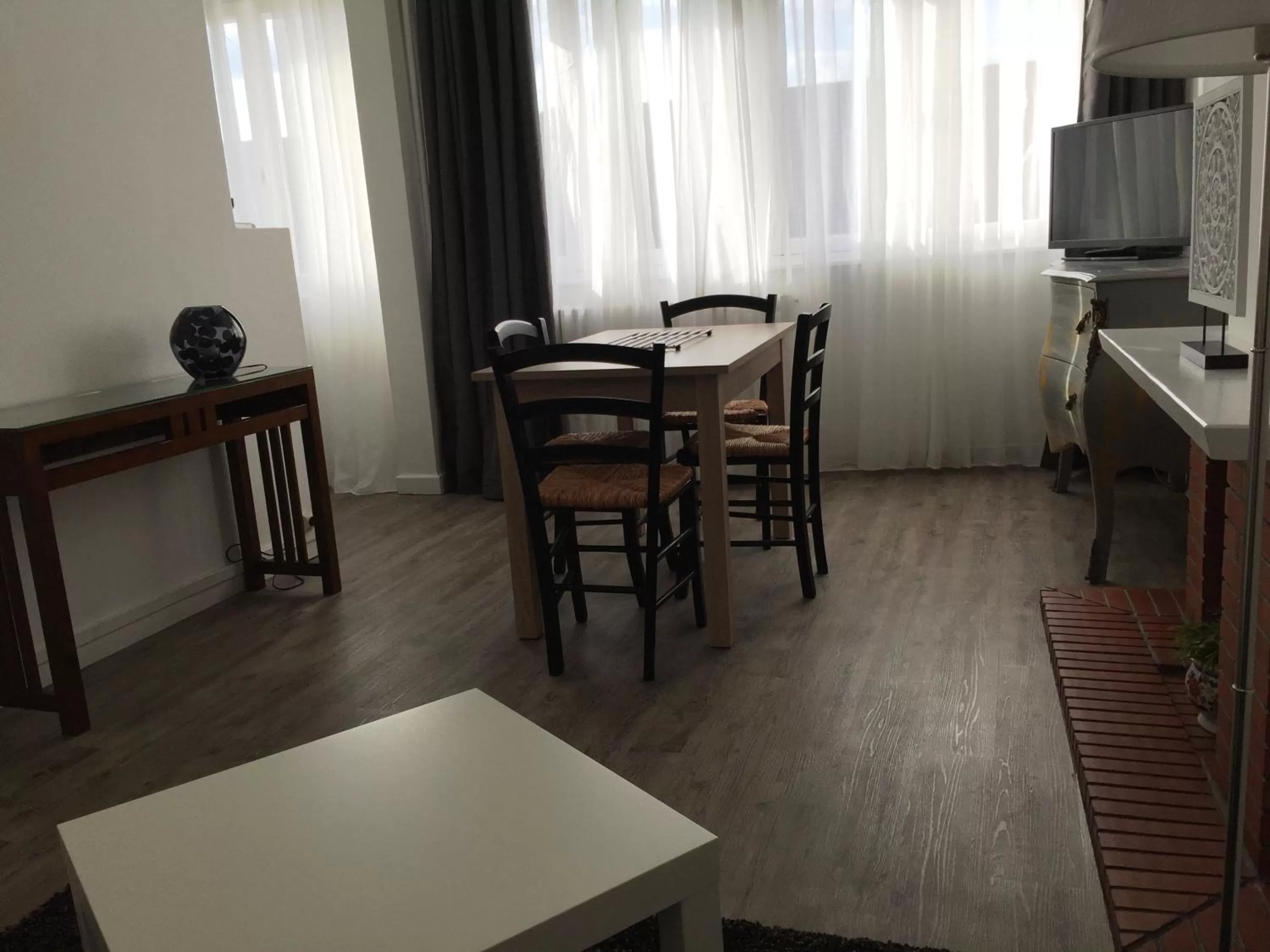Dining Area in Résidence et Chambres d'Hôtes de La Porte d'Arras