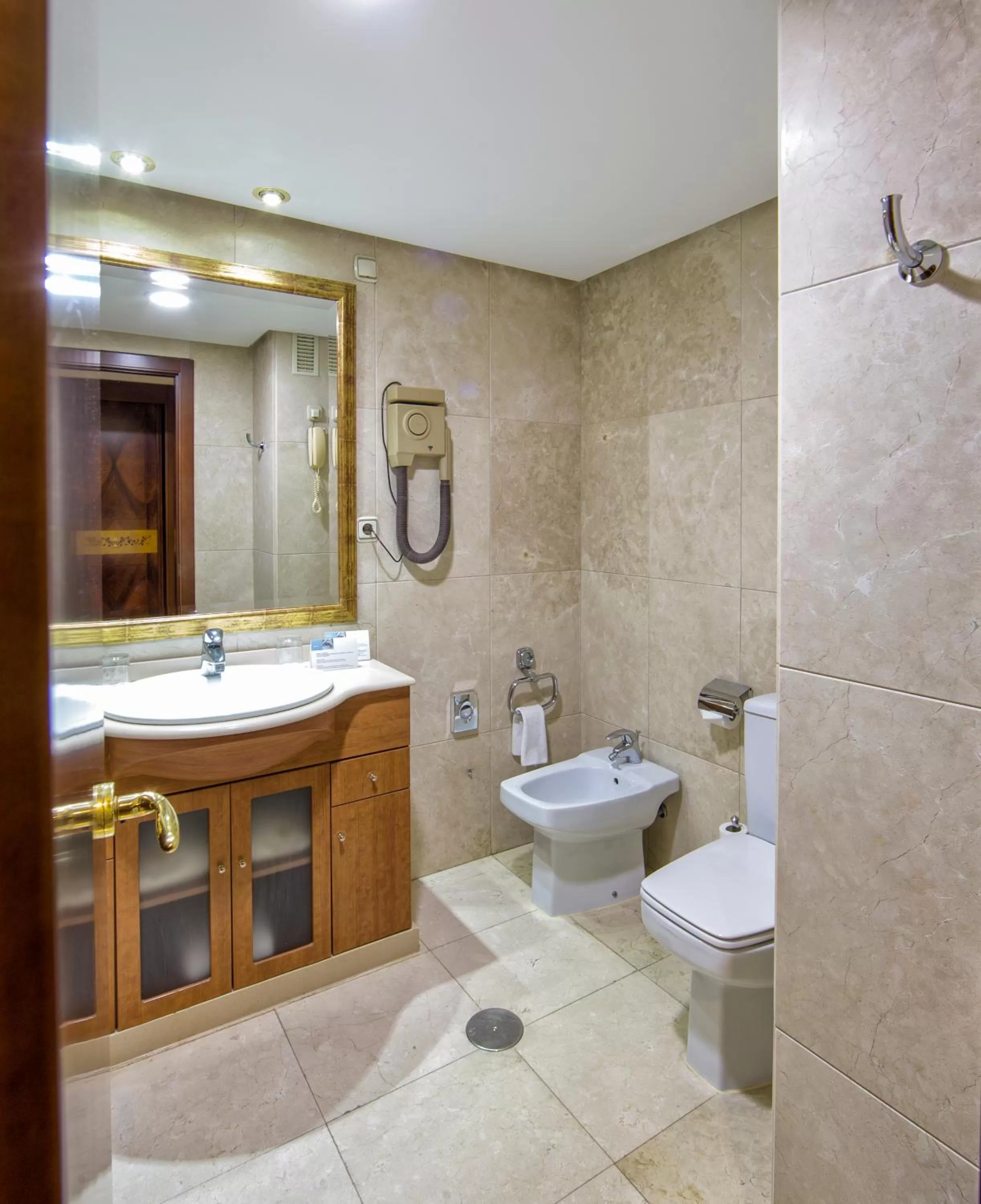 Bathroom in Eurostars Araguaney