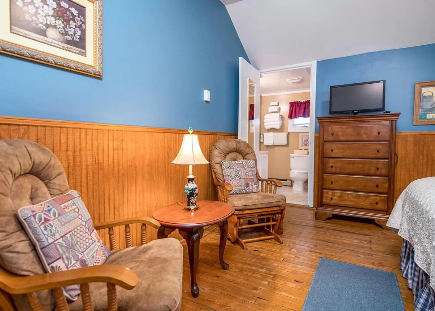 Seating area in Highland Lake Inn & Resort - Flat Rock