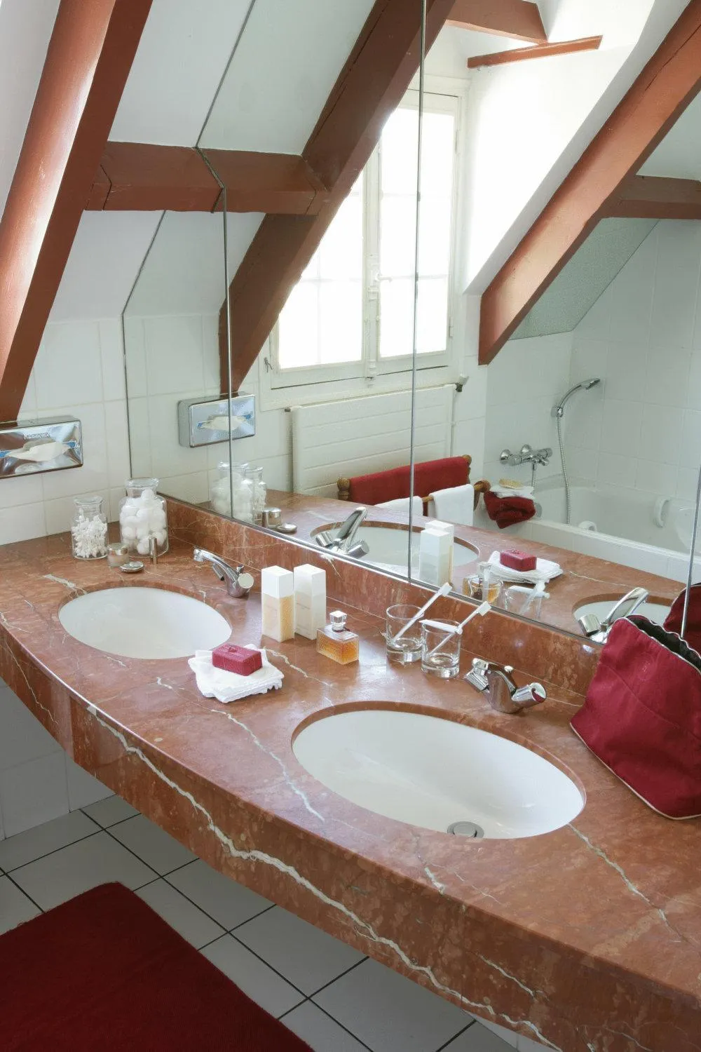 Bathroom in Hôtel Restaurant Ar Milin-Logis hôtels