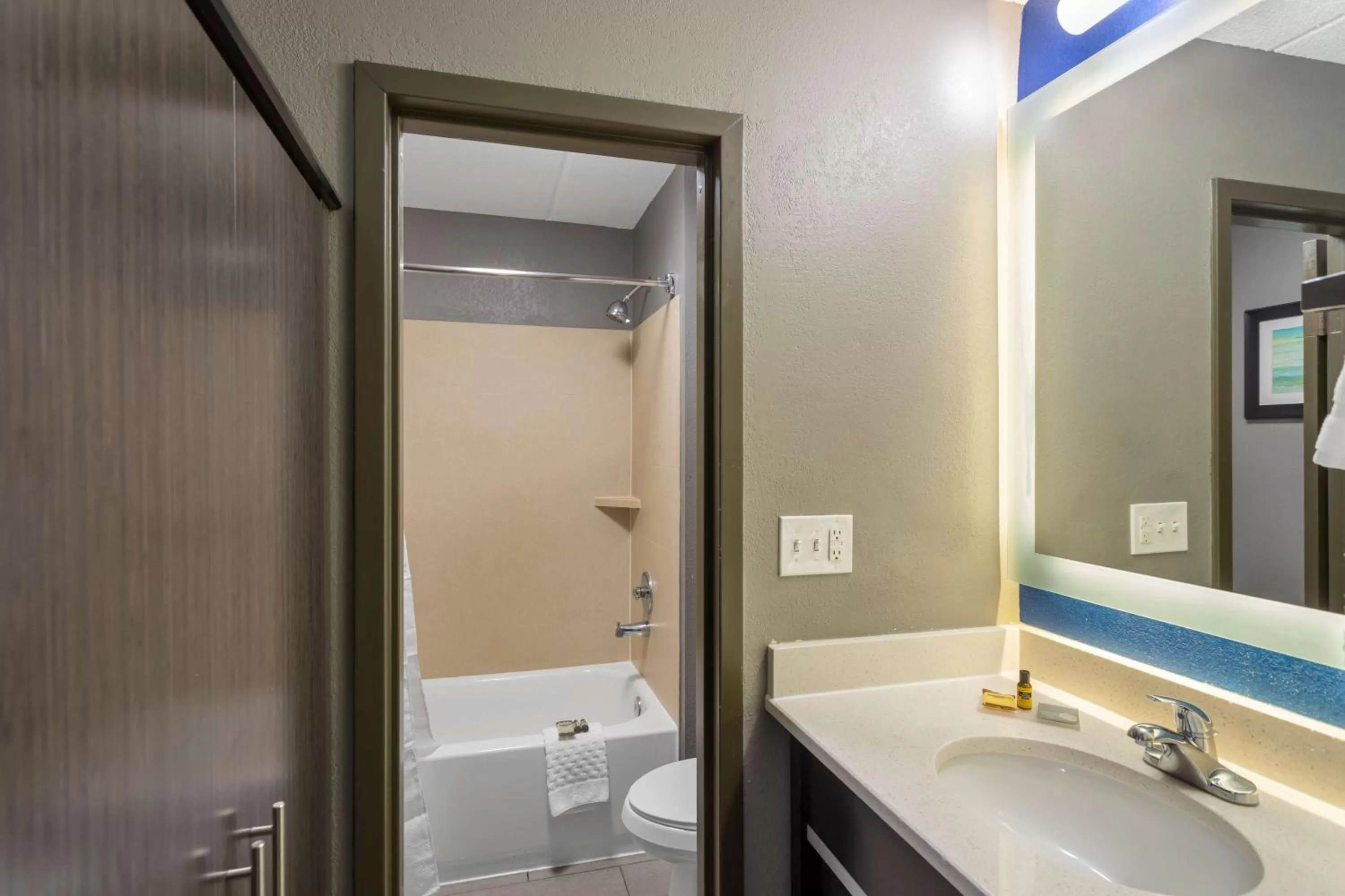 Bathroom in Best Western Plus Bowling Green