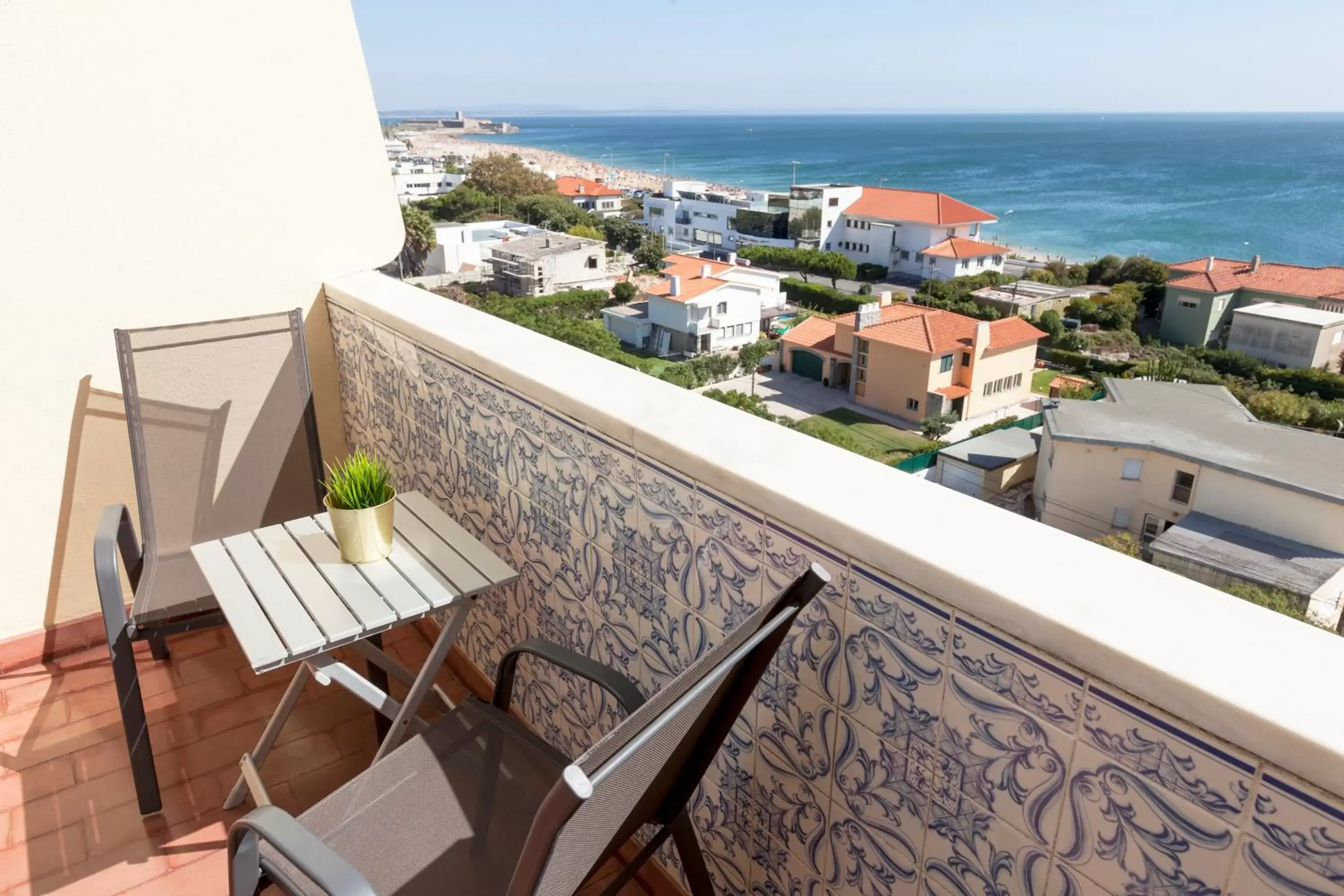 Double or Twin Room with Extra Bed with Sea View in Carcavelos Beach Hotel Double or Twin Room with Extra Bed with Sea View in Carcavelos Beach Hotel