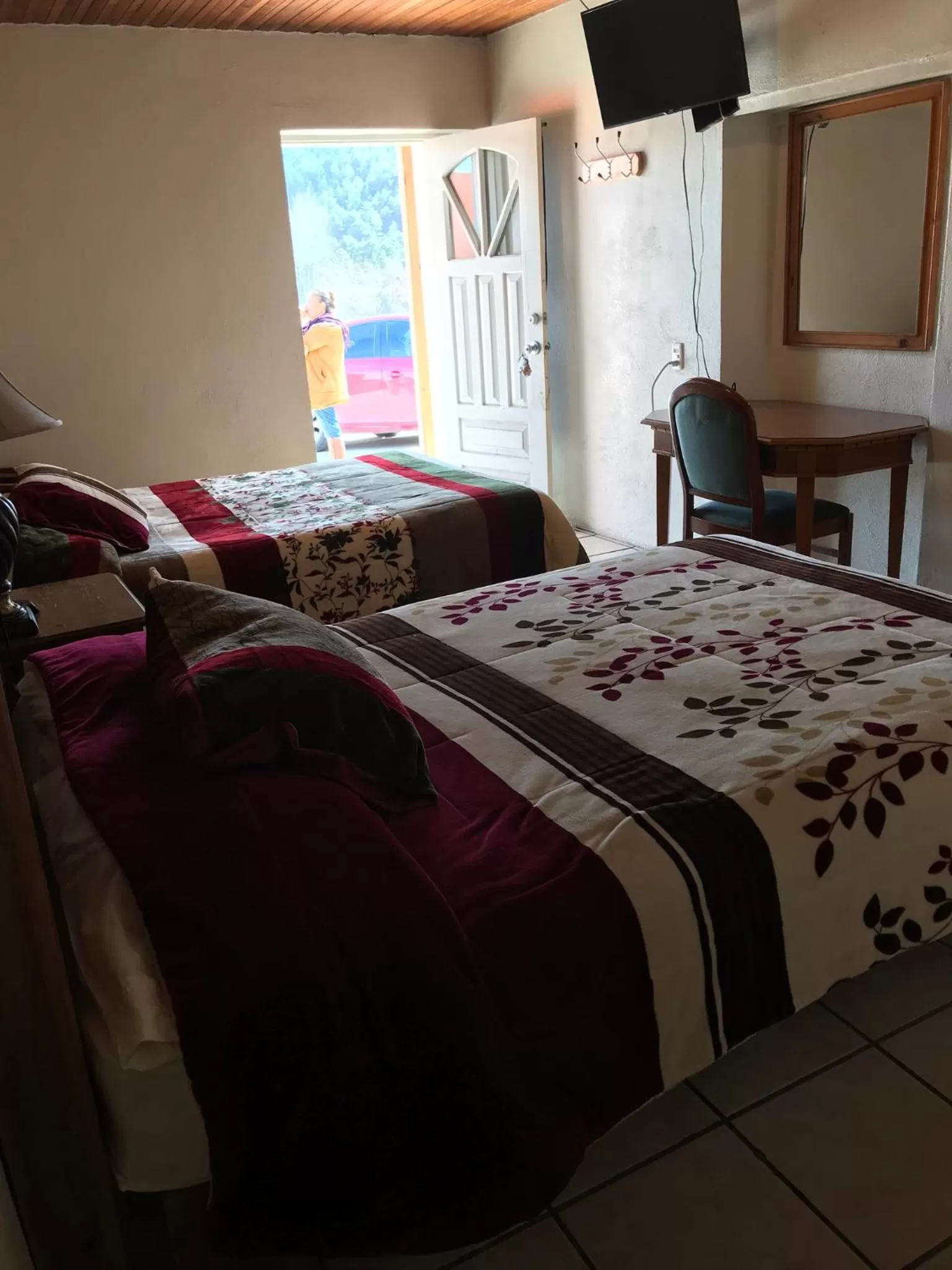 Budget Double Room in Hotel Doña Crucita