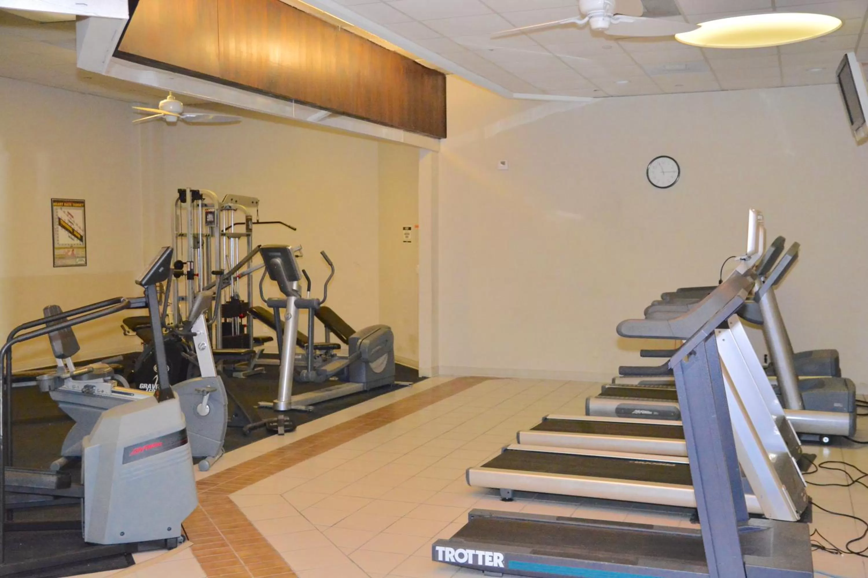 Fitness centre/facilities in Sunchase Inn & Suites