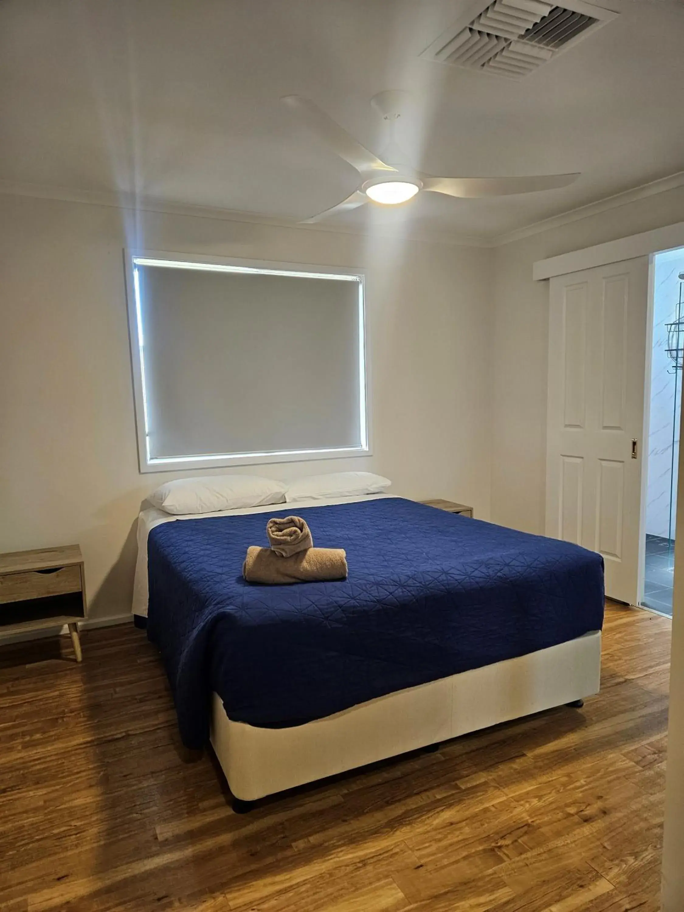 Deluxe Double or Twin Room in Central Caravan Park Deluxe Double or Twin Room in Central Caravan Park