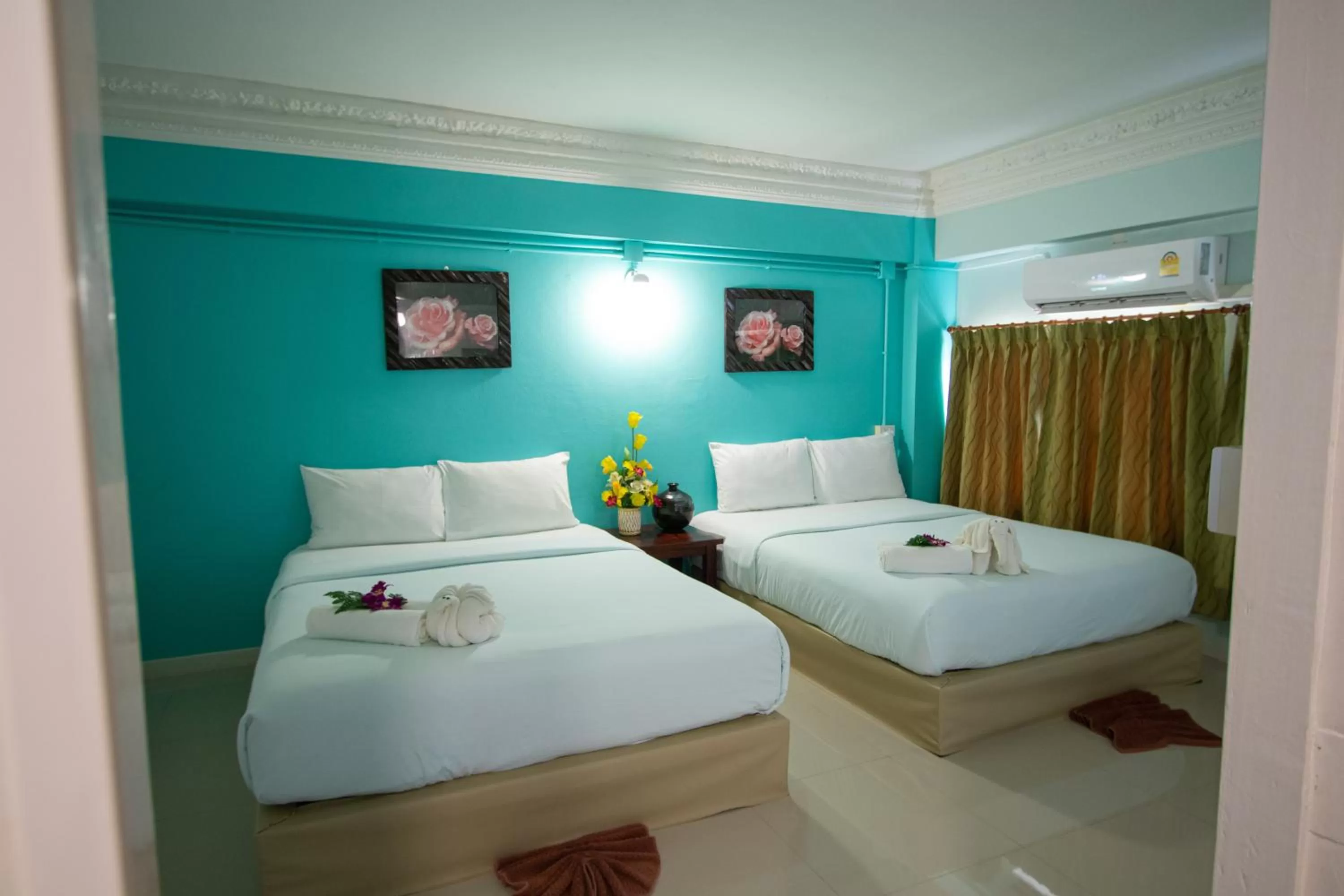 Photo of the whole room, Bed in Anchalee Resort