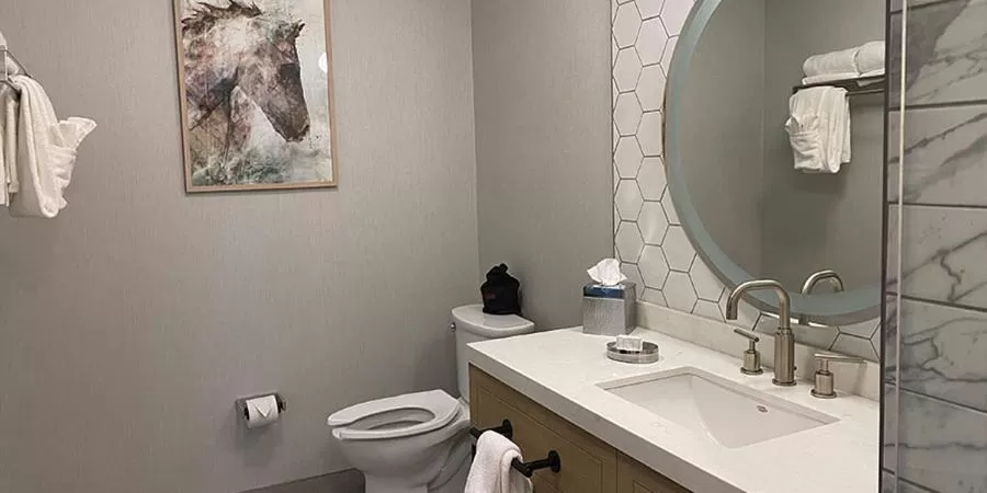 Shower in Oak Grove Racing Gaming & Hotel